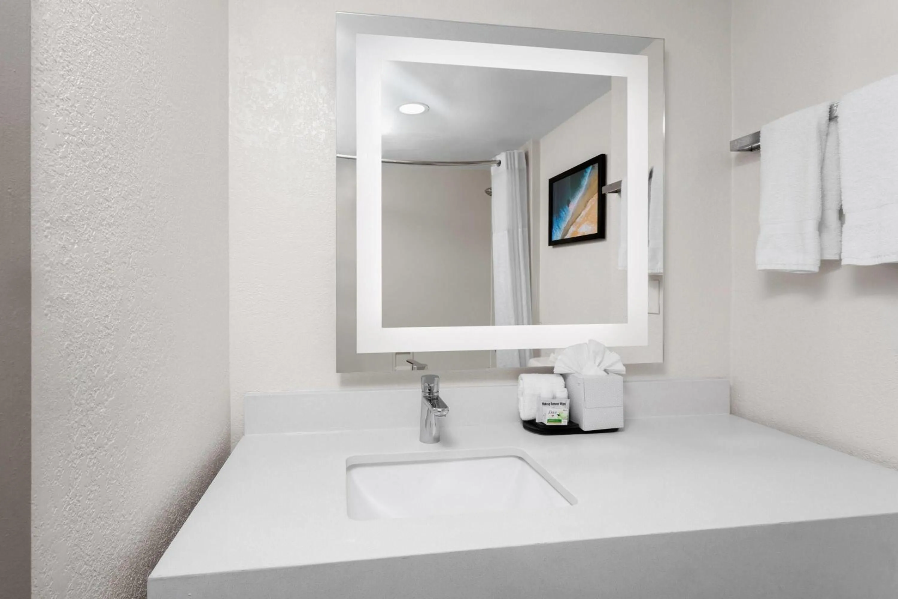 Bathroom in La Quinta by Wyndham Ft Lauderdale Cypress Creek