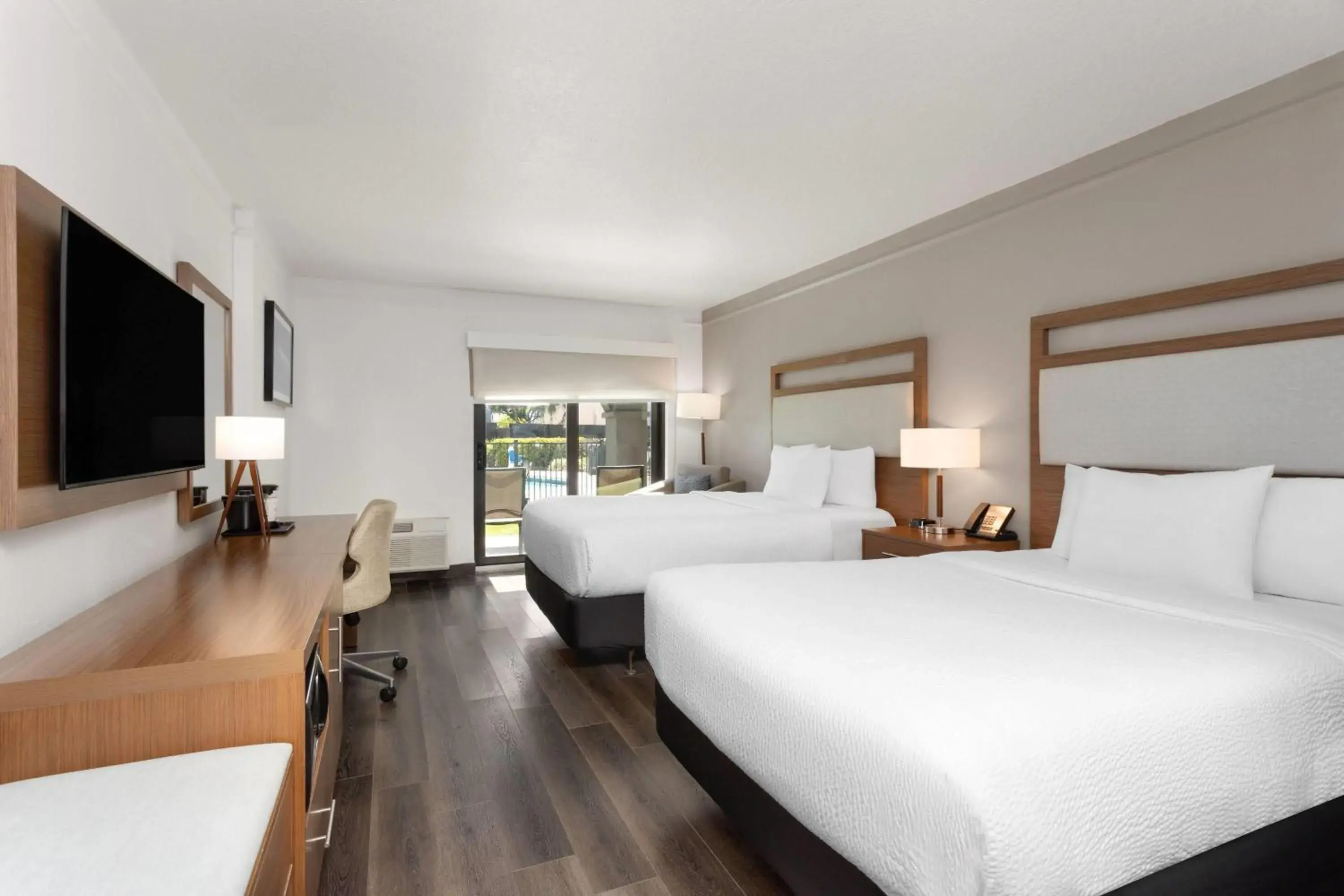 Photo of the whole room, Bed in La Quinta by Wyndham Ft Lauderdale Cypress Creek Photo of the whole room, Bed in La Quinta by Wyndham Ft Lauderdale Cypress Creek