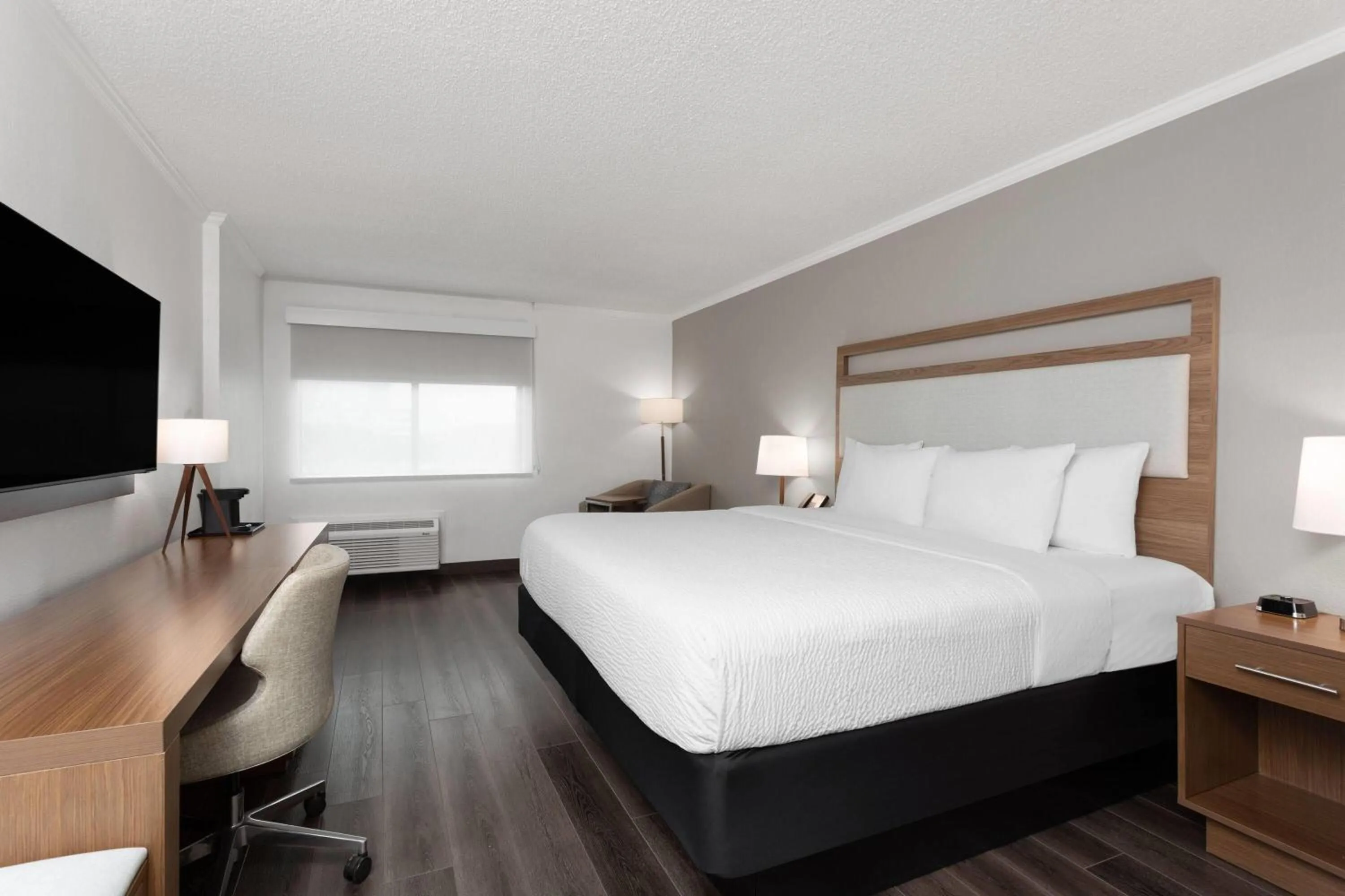 Photo of the whole room, Bed in La Quinta by Wyndham Ft Lauderdale Cypress Creek