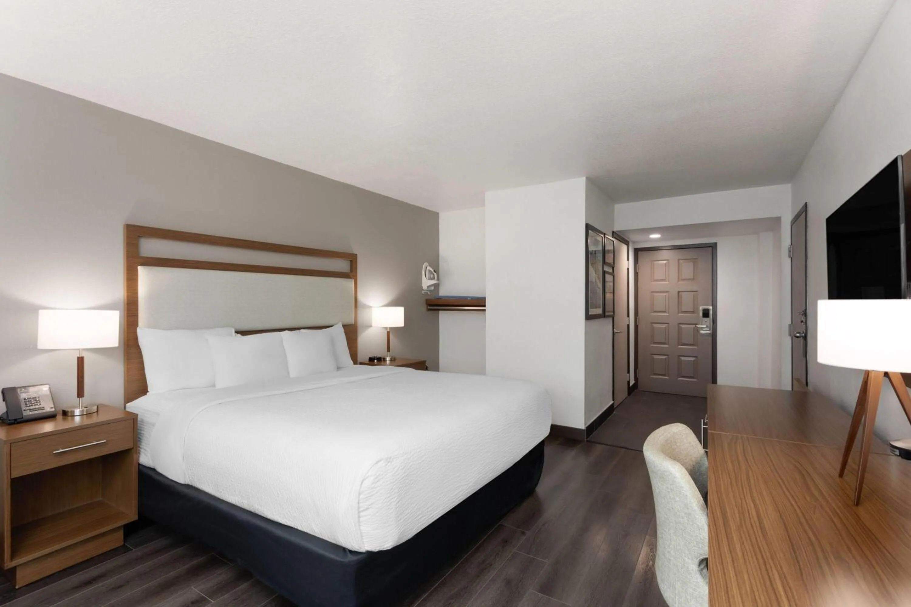 Photo of the whole room, Bed in La Quinta by Wyndham Ft Lauderdale Cypress Creek