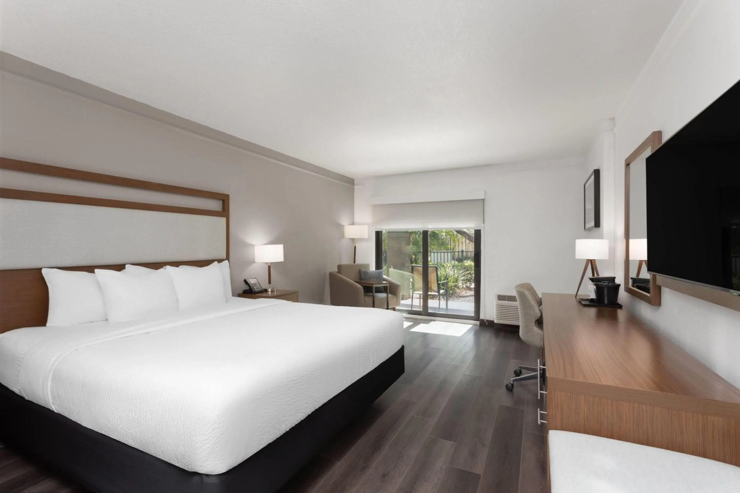 Photo of the whole room, Bed in La Quinta by Wyndham Ft Lauderdale Cypress Creek