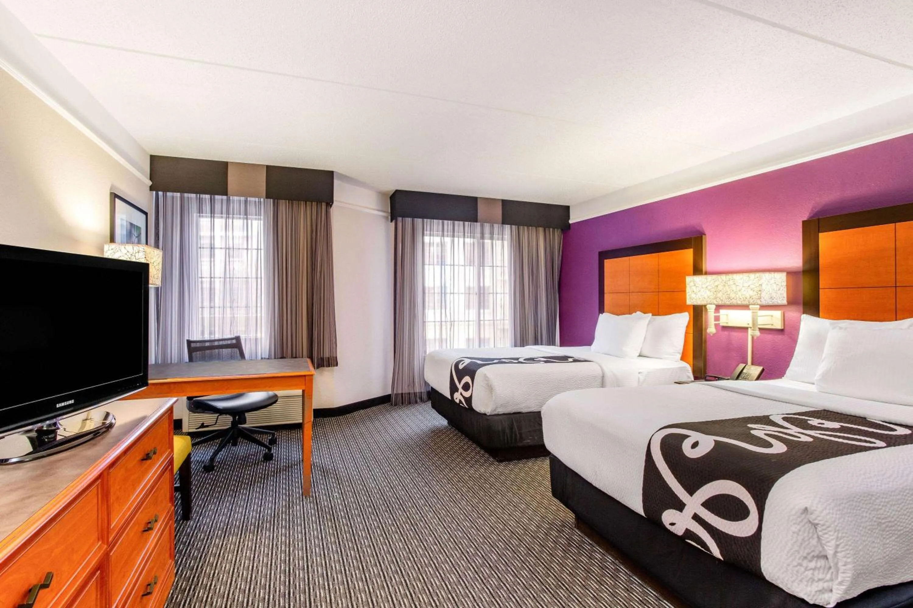 Photo of the whole room, Bed in La Quinta by Wyndham Raleigh Durham Intl AP