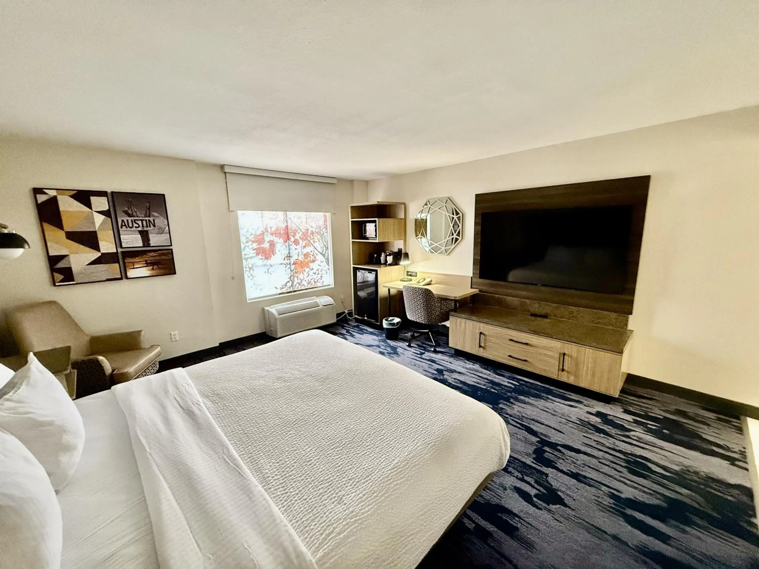 Bed in La Quinta by Wyndham Austin Southwest