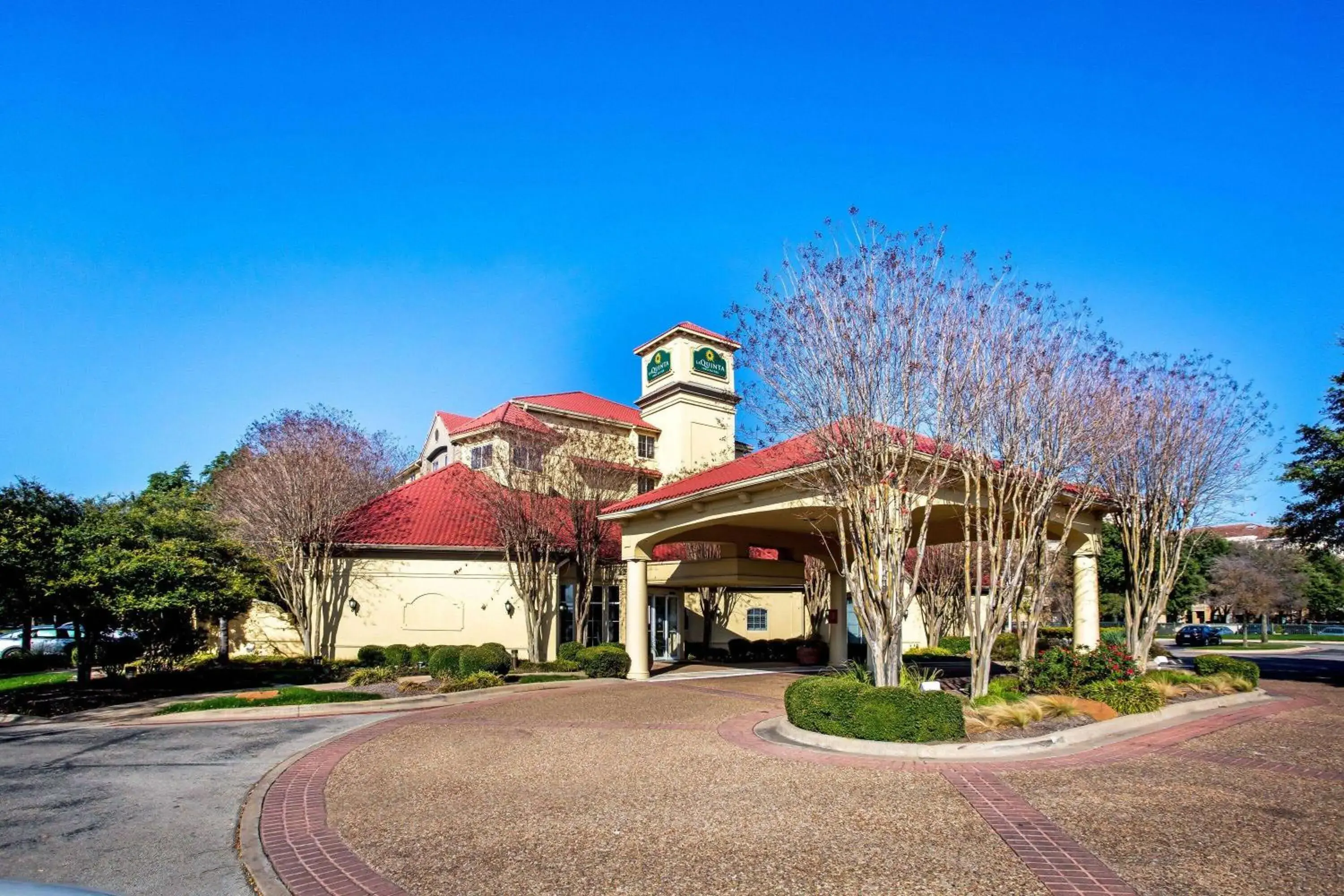 Property building in La Quinta by Wyndham Austin Southwest Property building in La Quinta by Wyndham Austin Southwest