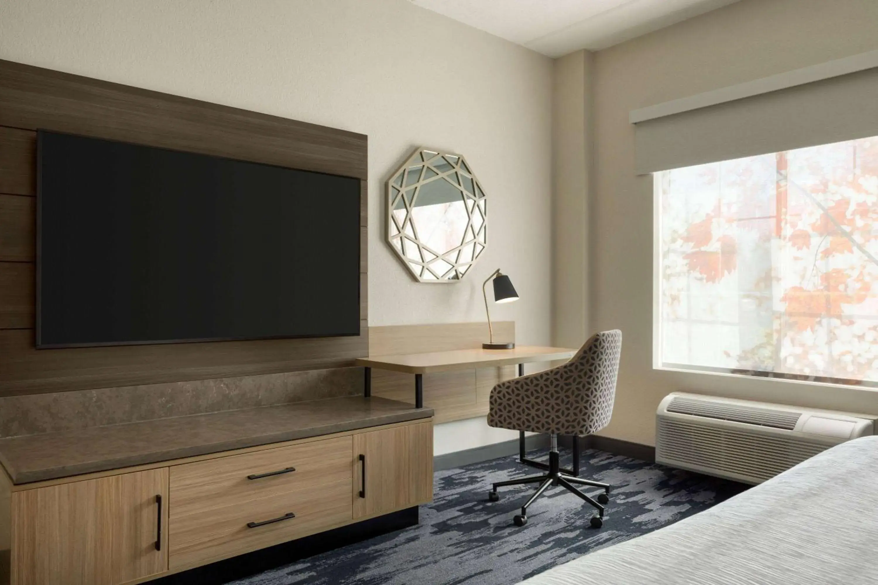 Photo of the whole room, Bed in La Quinta by Wyndham Austin Southwest Photo of the whole room, Bed in La Quinta by Wyndham Austin Southwest