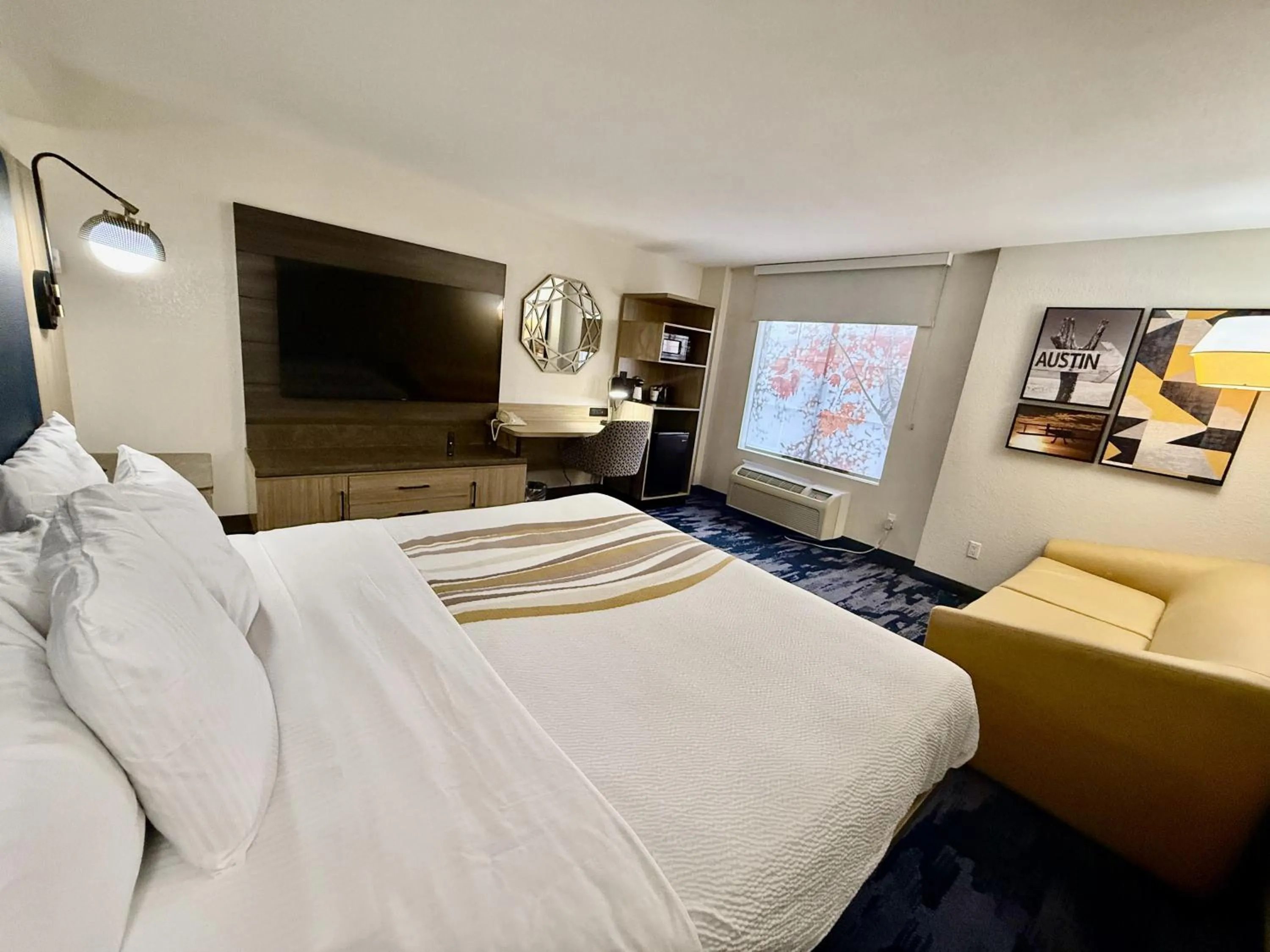 Bed in La Quinta by Wyndham Austin Southwest