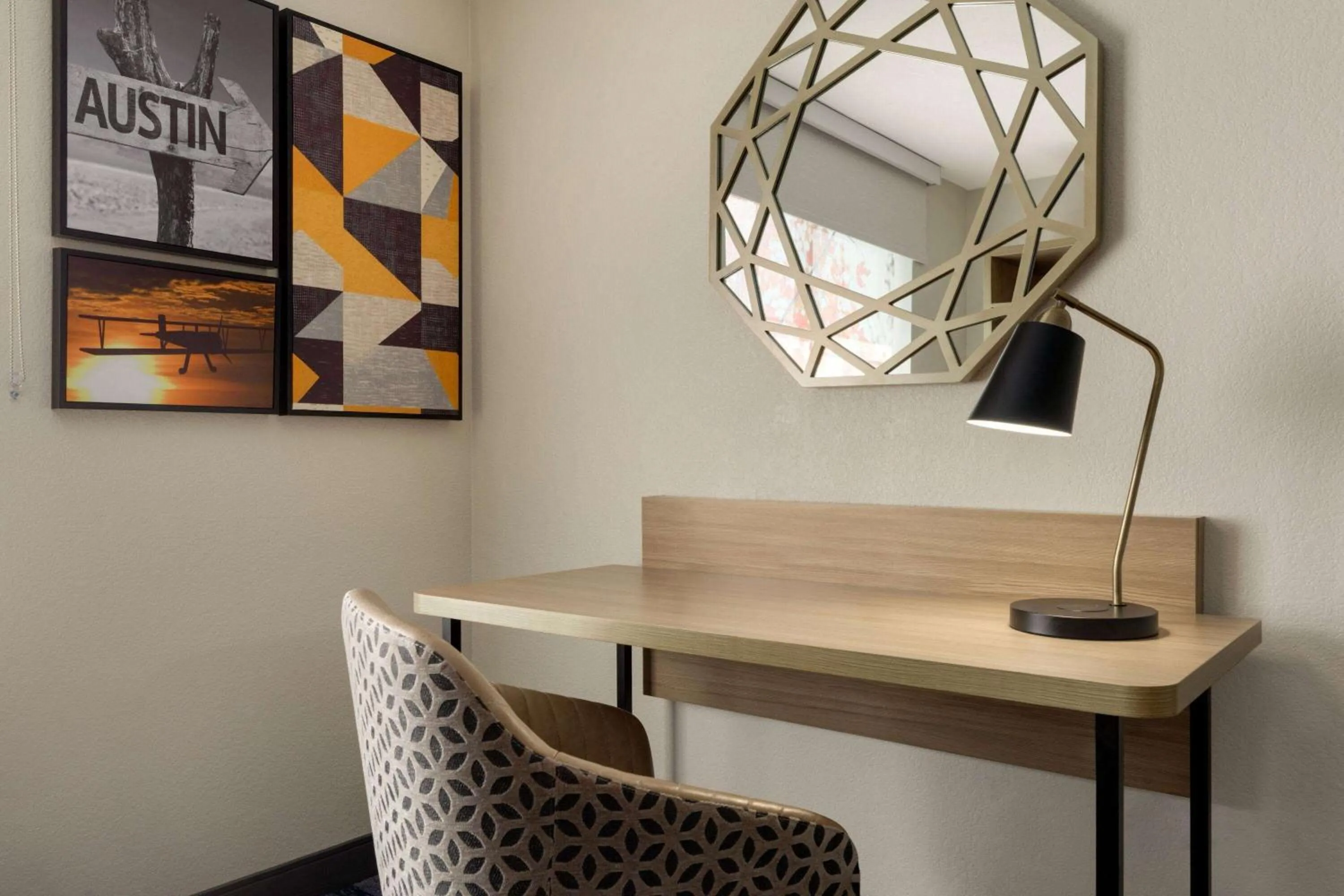 Photo of the whole room in La Quinta by Wyndham Austin Southwest