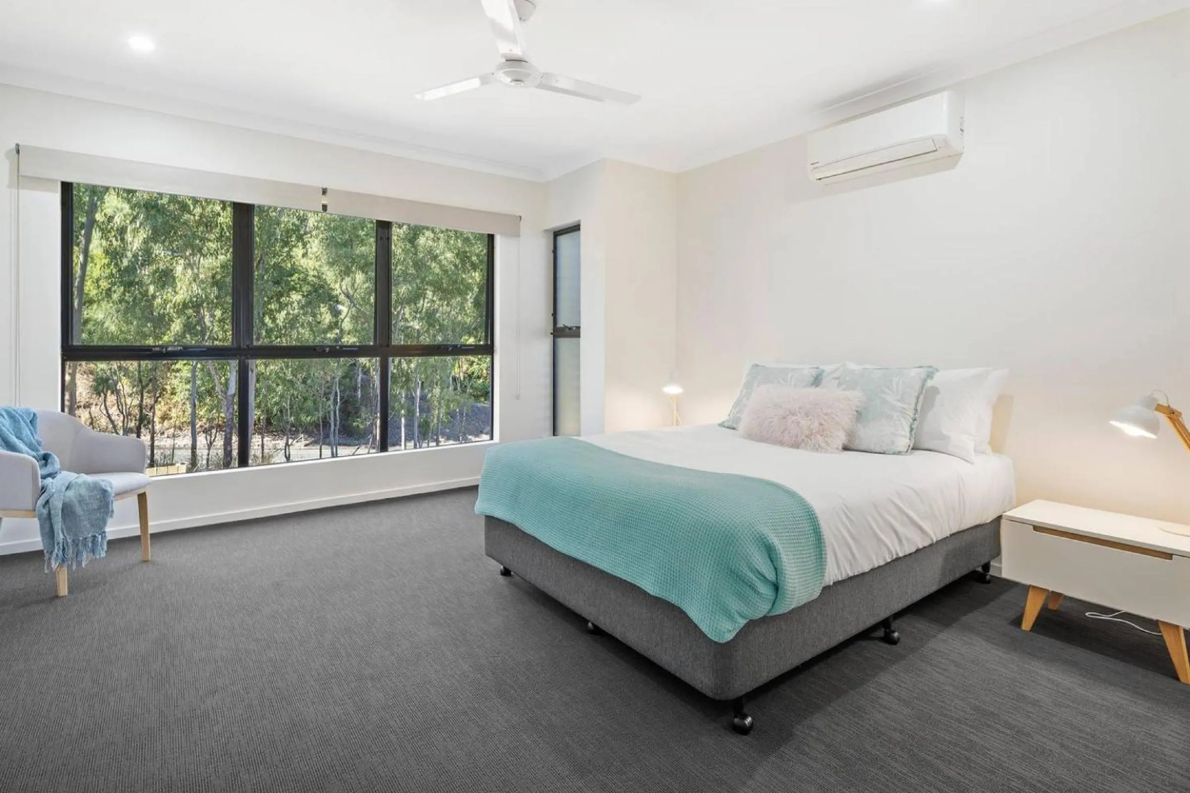 Bedroom, Bed in DAYDREAMING Airlie Beach, Water views & only 200m to boardwalk.