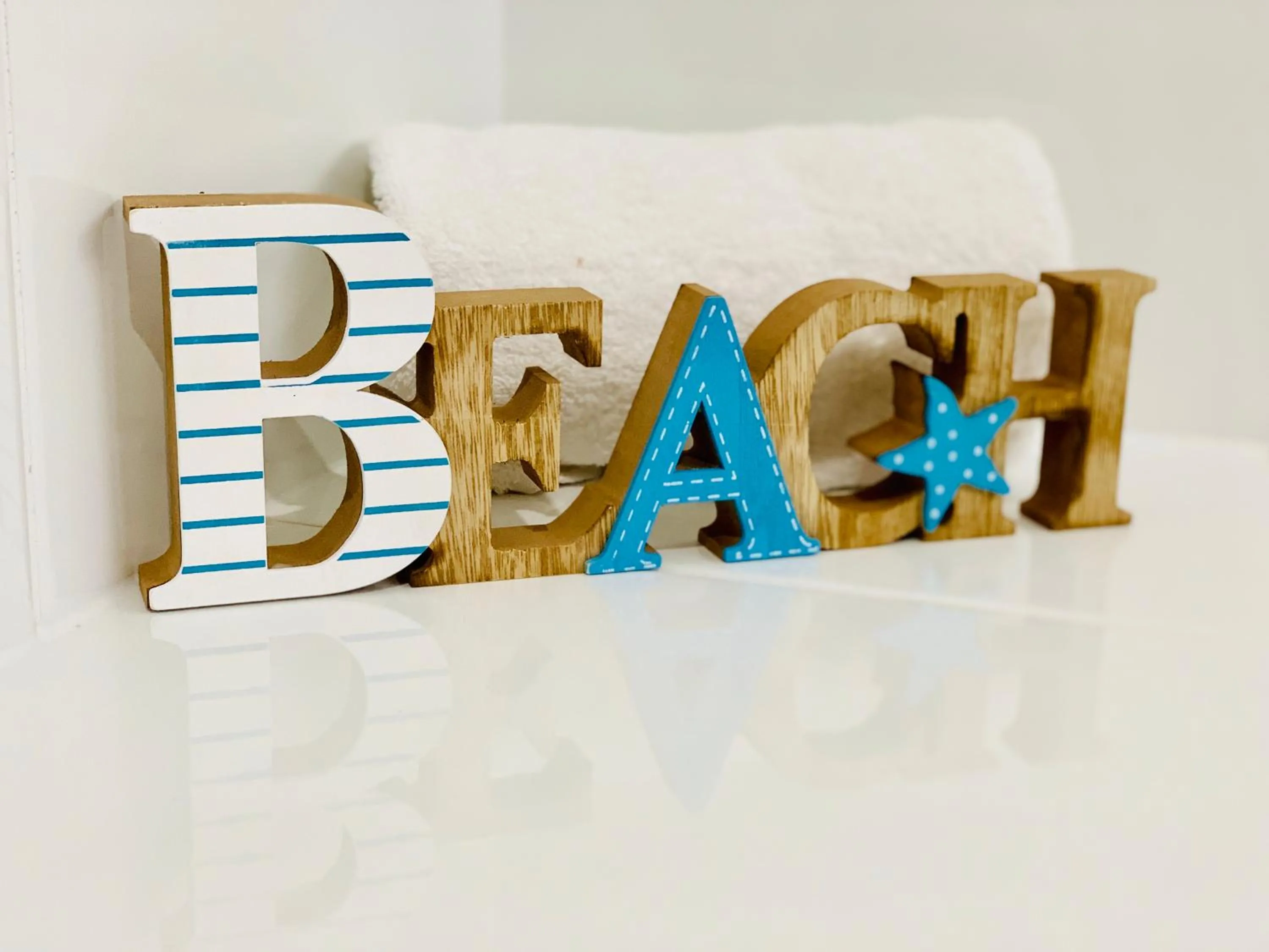 Decorative detail in DAYDREAMING Airlie Beach, Water views & only 200m to boardwalk.