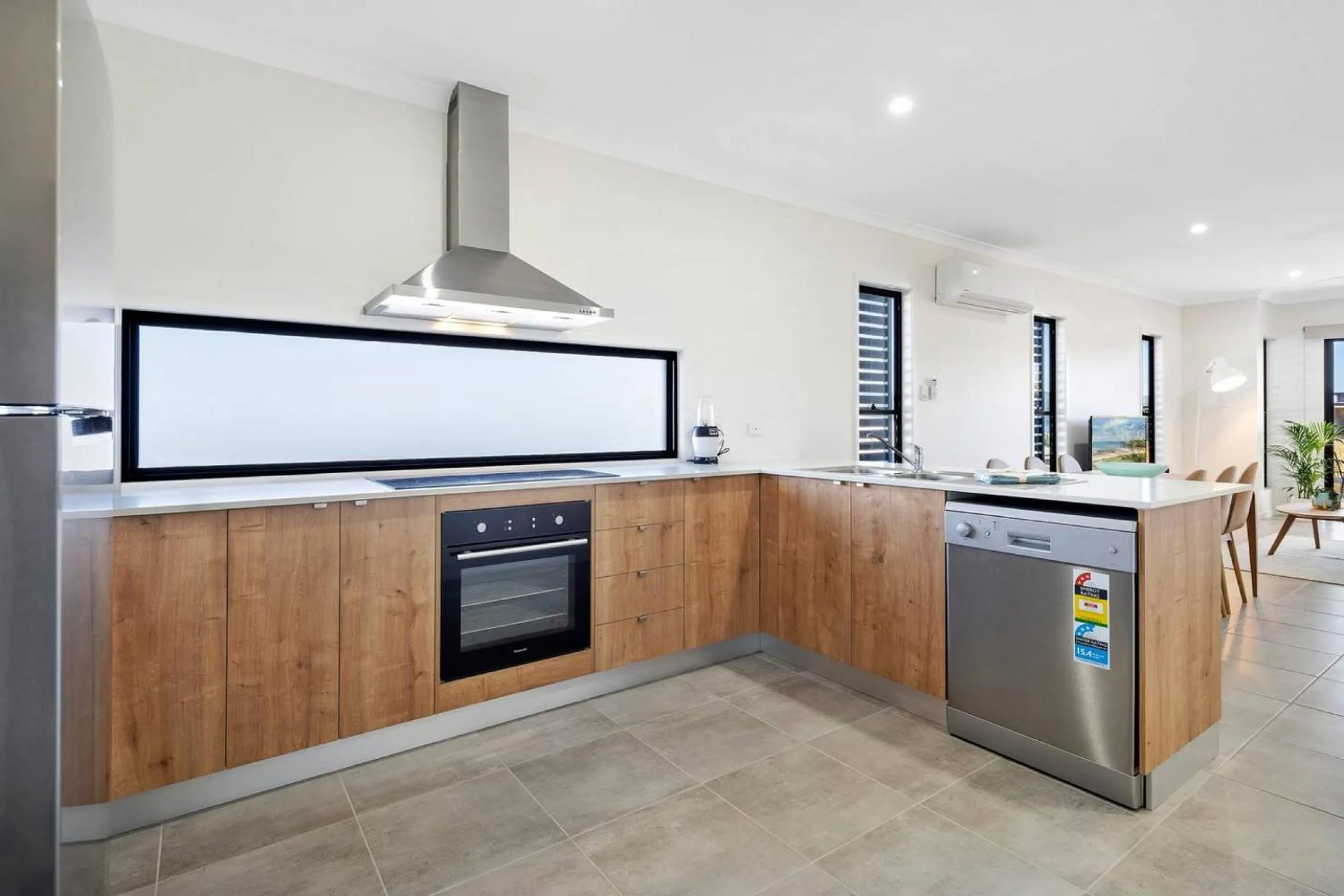 Kitchen or kitchenette in DAYDREAMING Airlie Beach, Water views & only 200m to boardwalk.