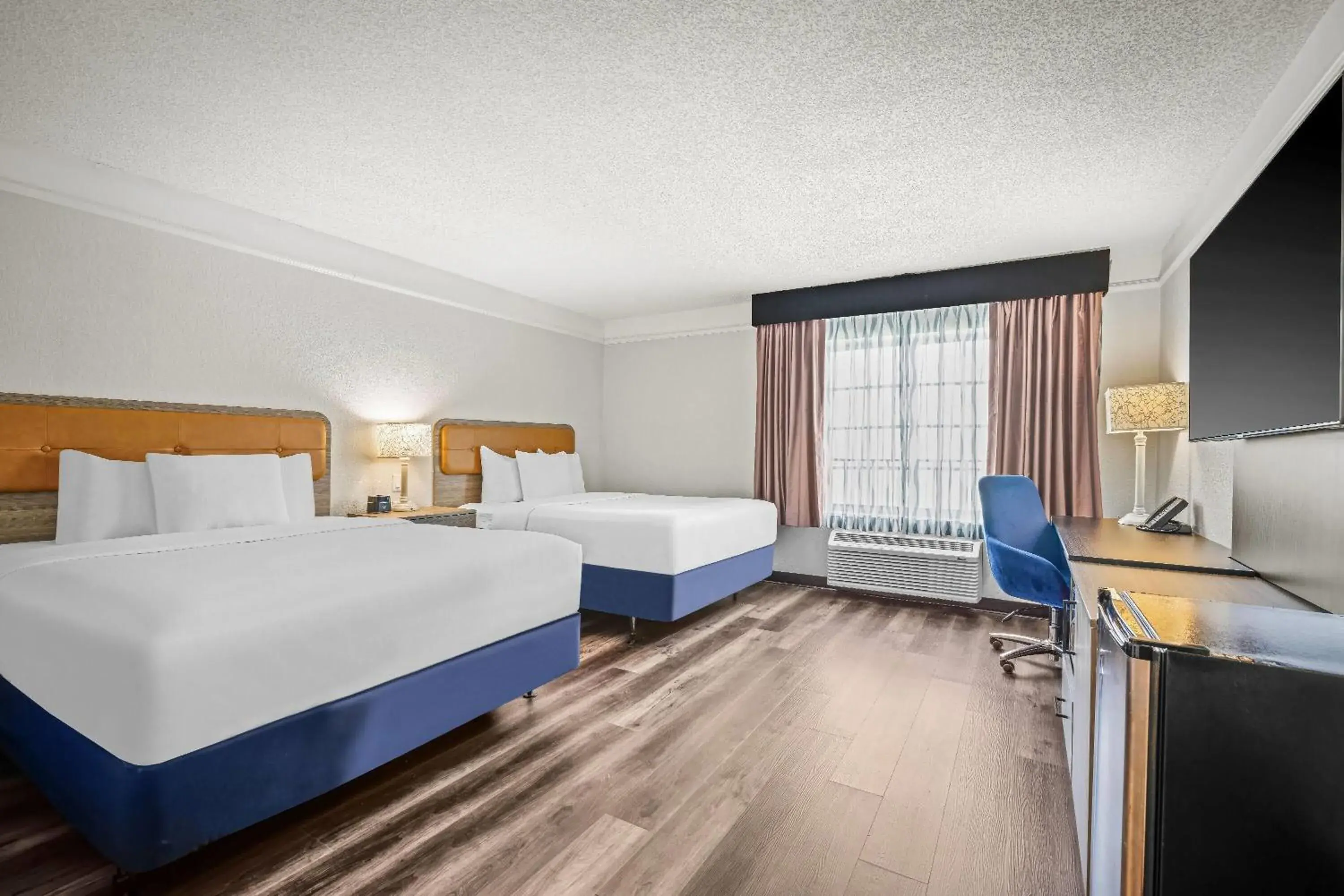 Queen Room with Two Queen Beds - Non-Smoking in La Quinta by Wyndham Miami Airport West Queen Room with Two Queen Beds - Non-Smoking in La Quinta by Wyndham Miami Airport West