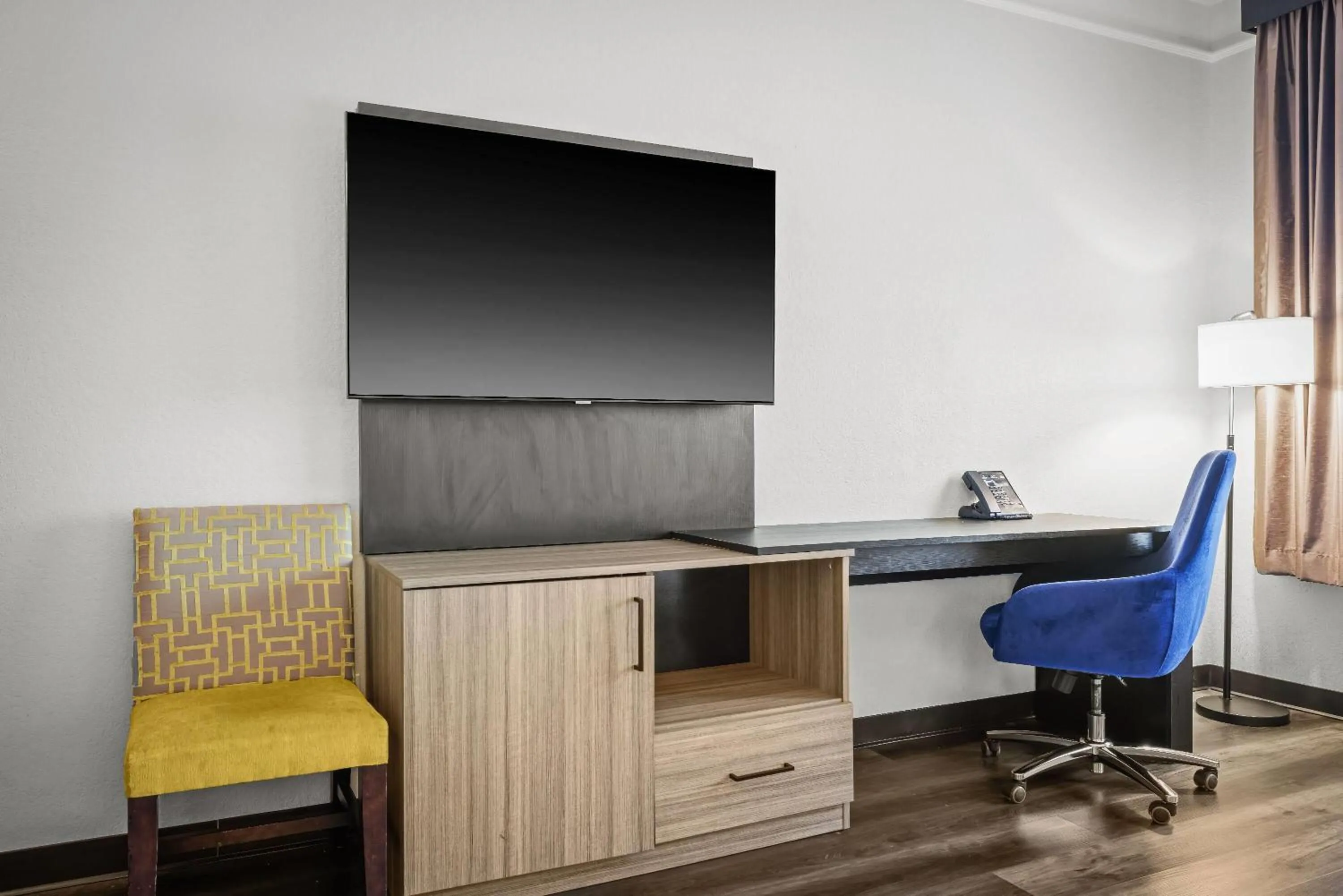 Bed in La Quinta by Wyndham Miami Airport West