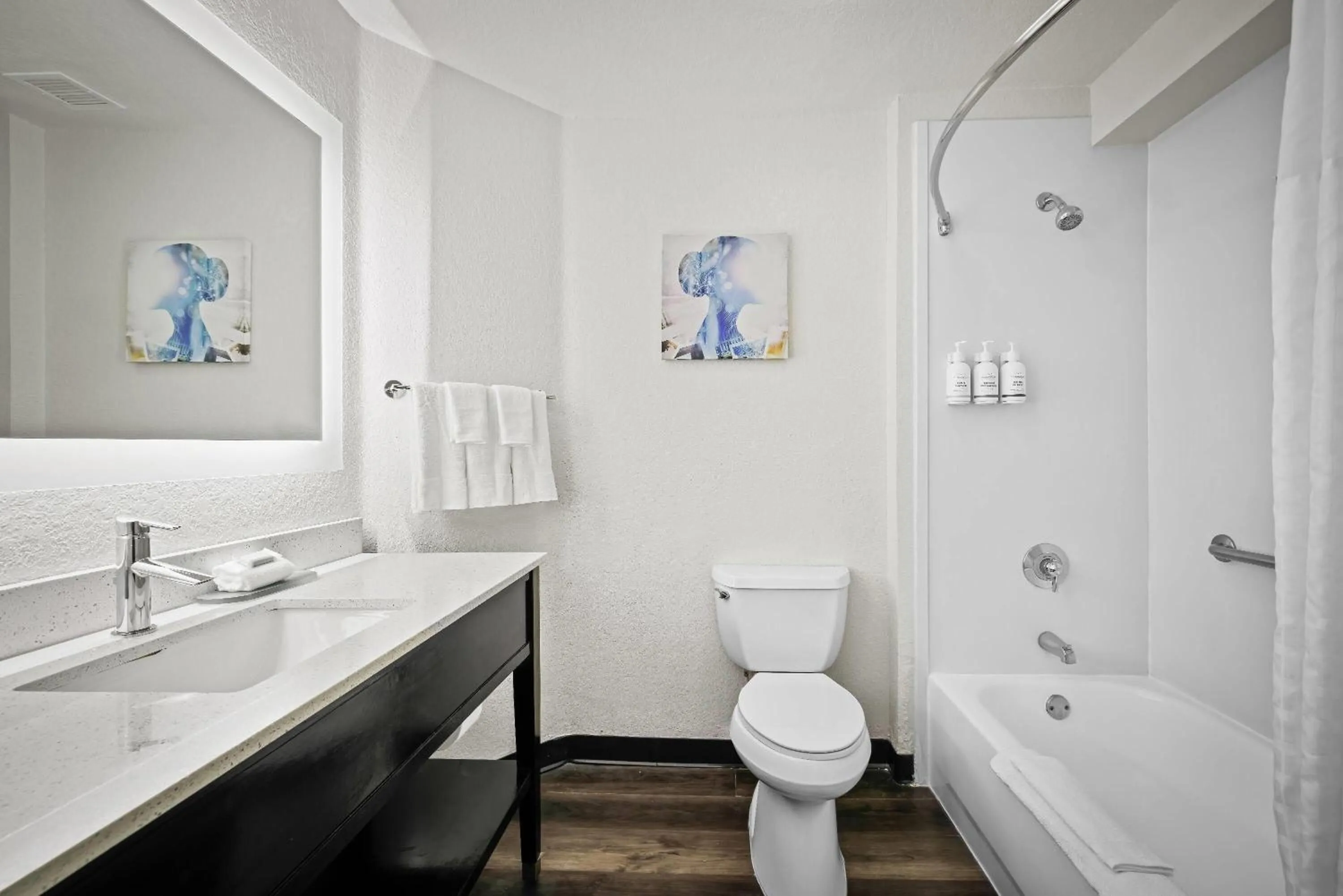 Bathroom in La Quinta by Wyndham Miami Airport West