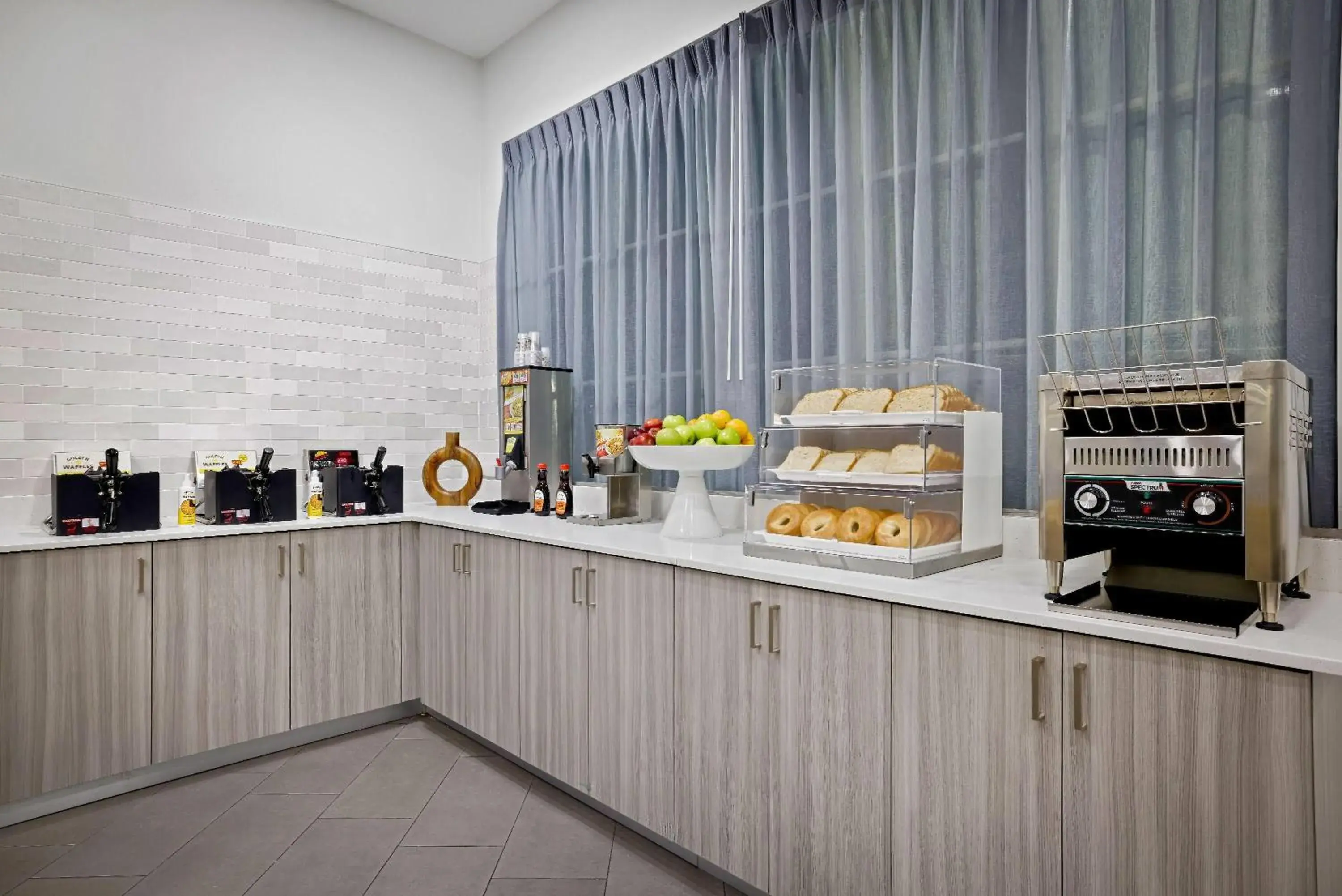 Restaurant/places to eat in La Quinta by Wyndham Miami Airport West Restaurant/places to eat in La Quinta by Wyndham Miami Airport West