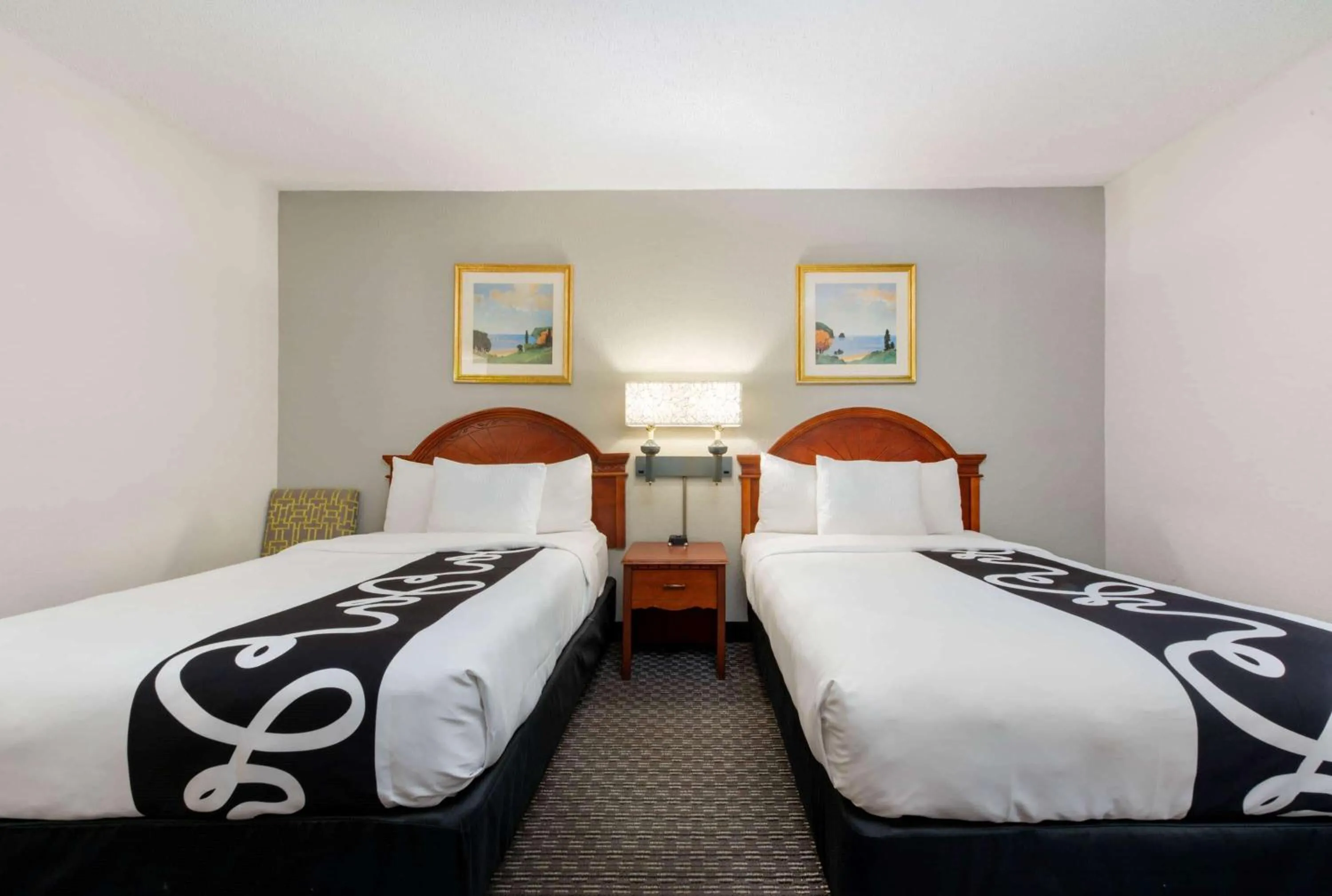 Photo of the whole room, Bed in La Quinta Inn by Wyndham Ft. Lauderdale Tamarac East