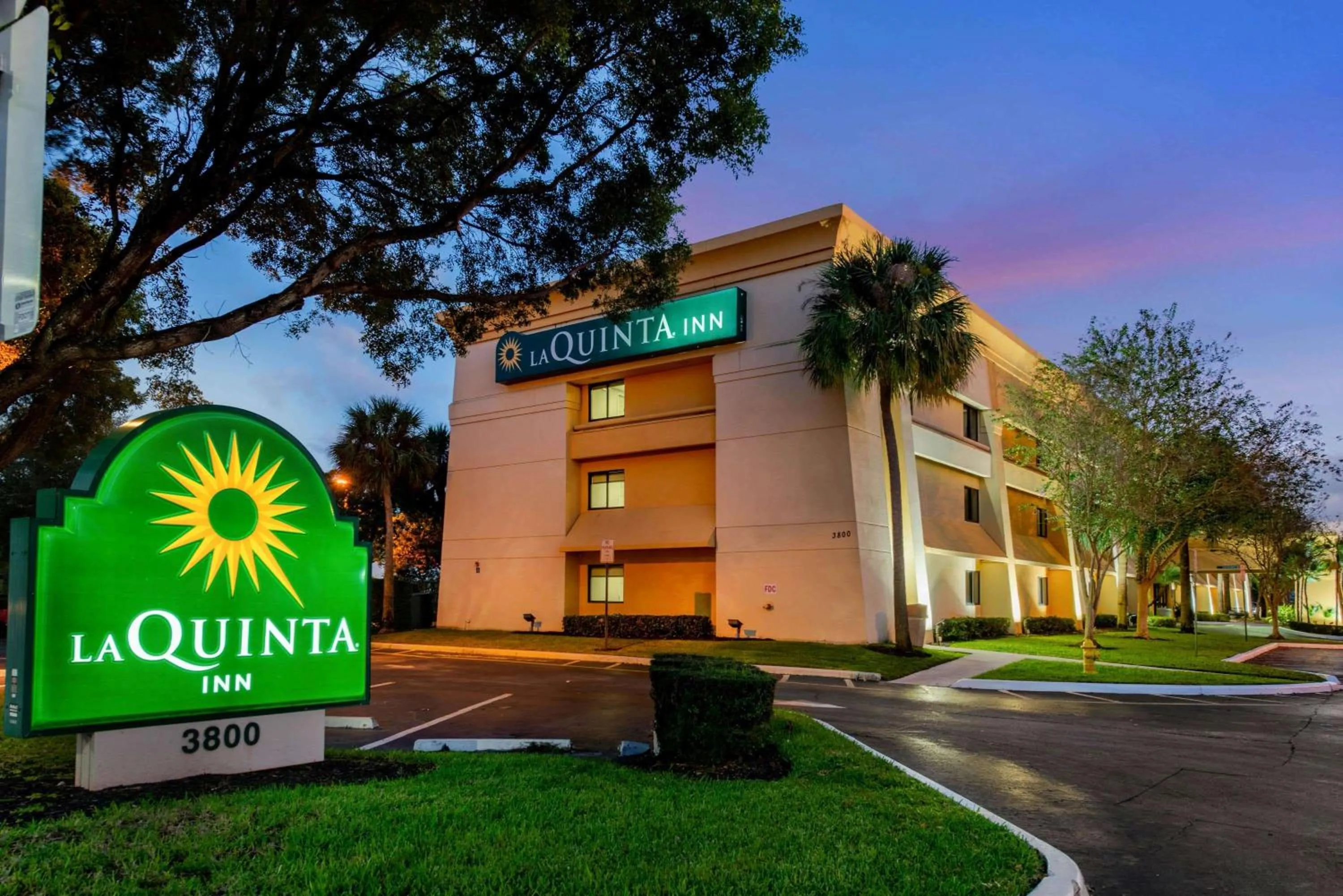 Property building in La Quinta Inn by Wyndham Ft. Lauderdale Tamarac East