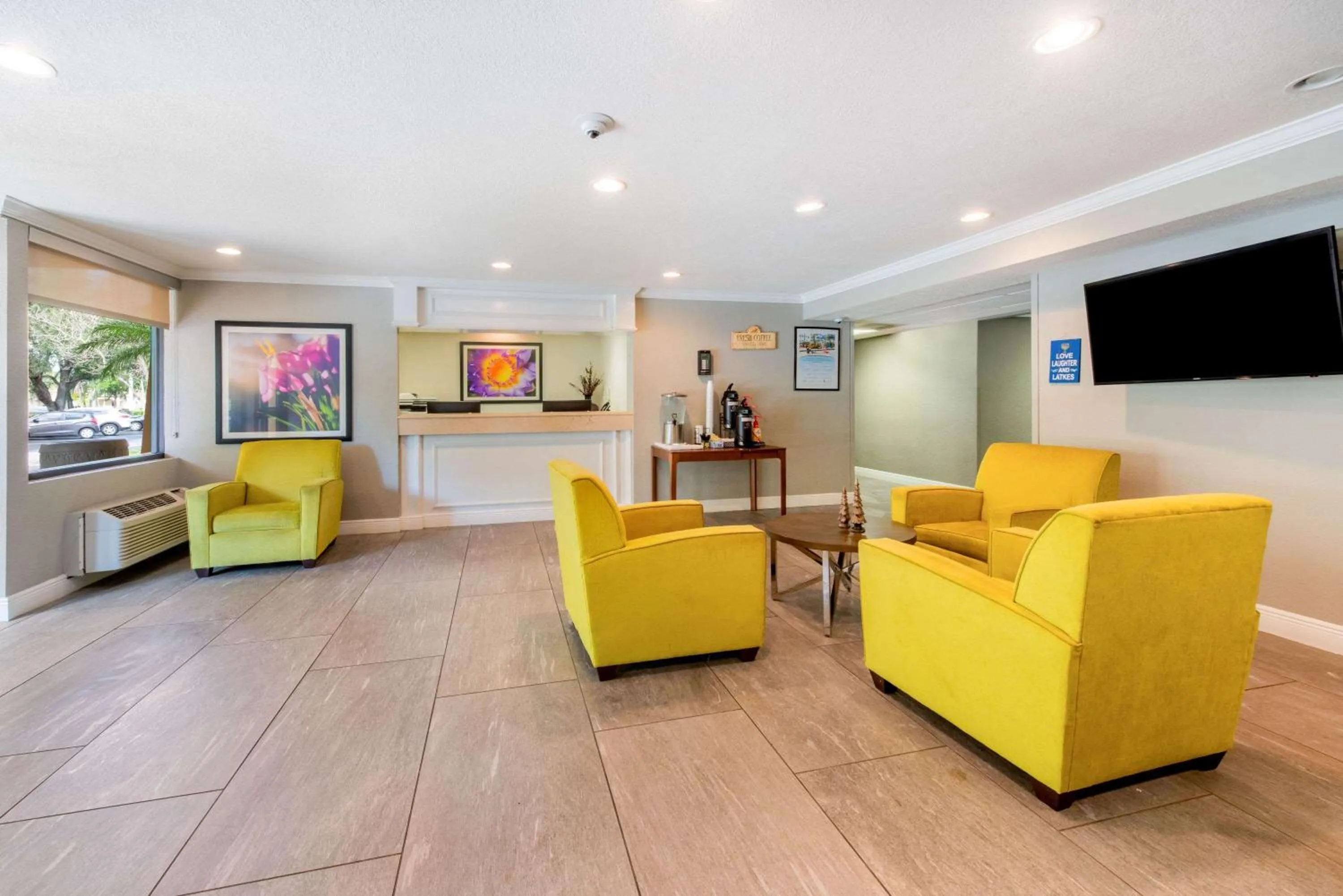 Lobby or reception in La Quinta Inn by Wyndham Ft. Lauderdale Tamarac East