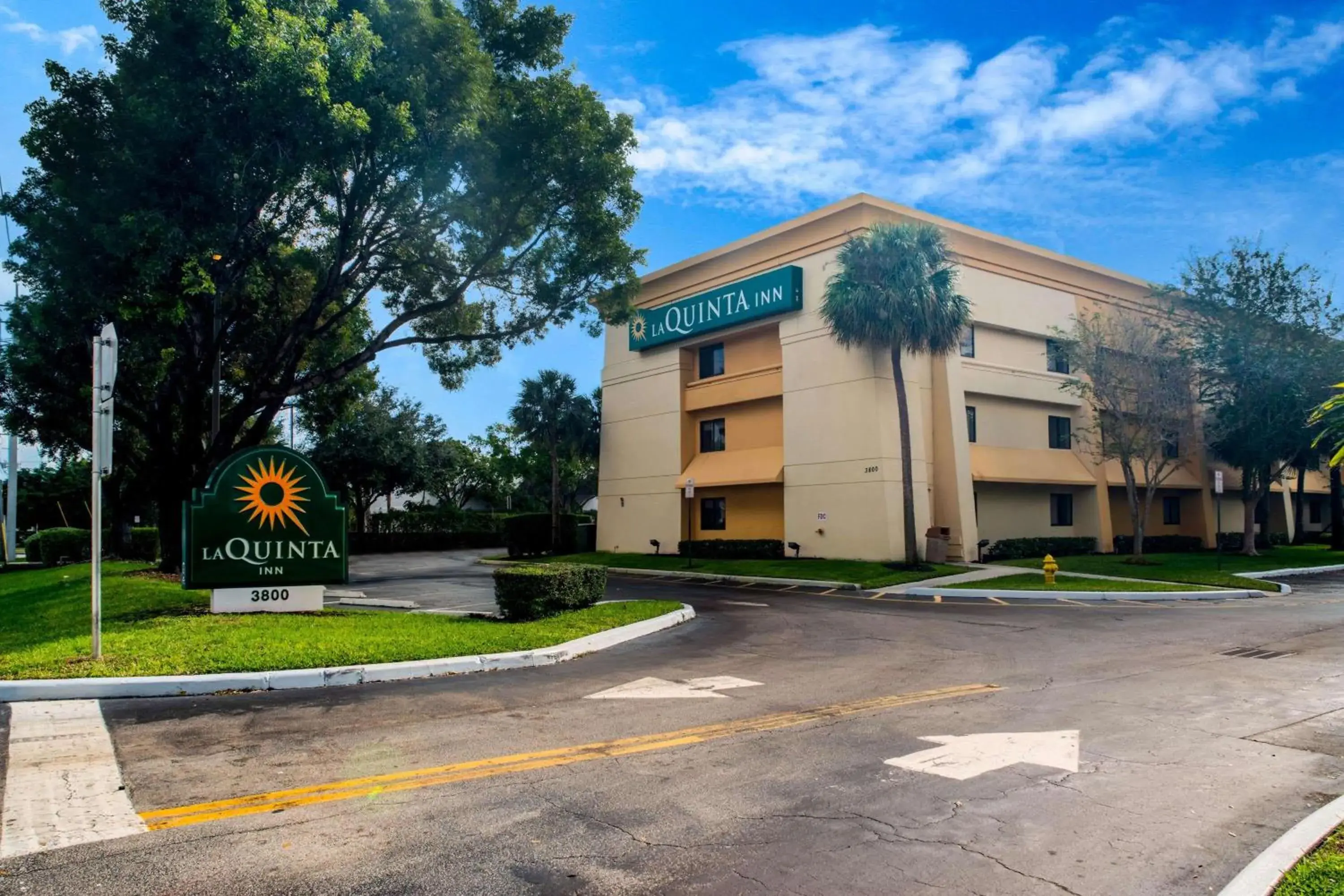 Property building in La Quinta Inn by Wyndham Ft. Lauderdale Tamarac East Property building in La Quinta Inn by Wyndham Ft. Lauderdale Tamarac East