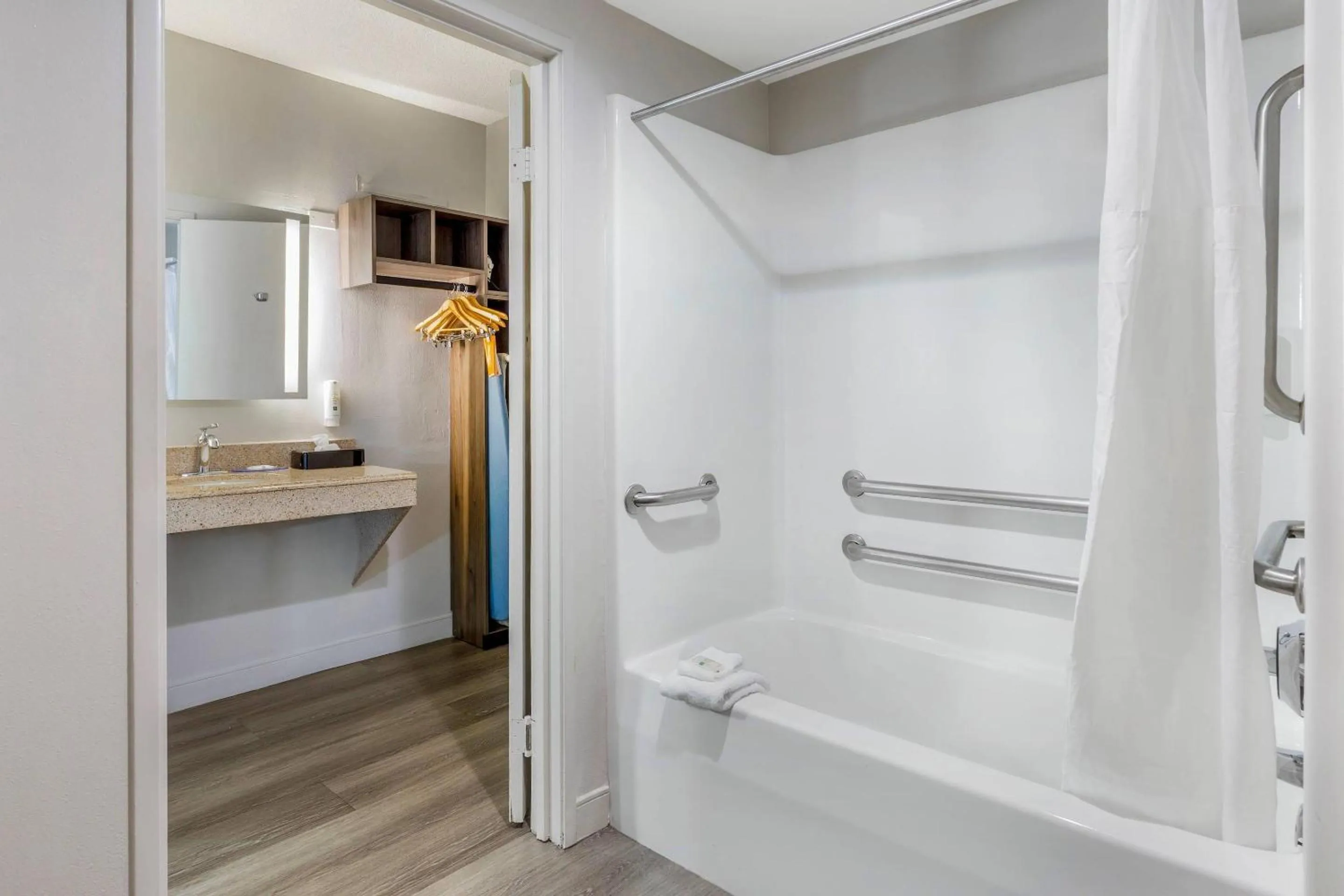 Bedroom in Quality Inn & Suites Raleigh Durham Airport