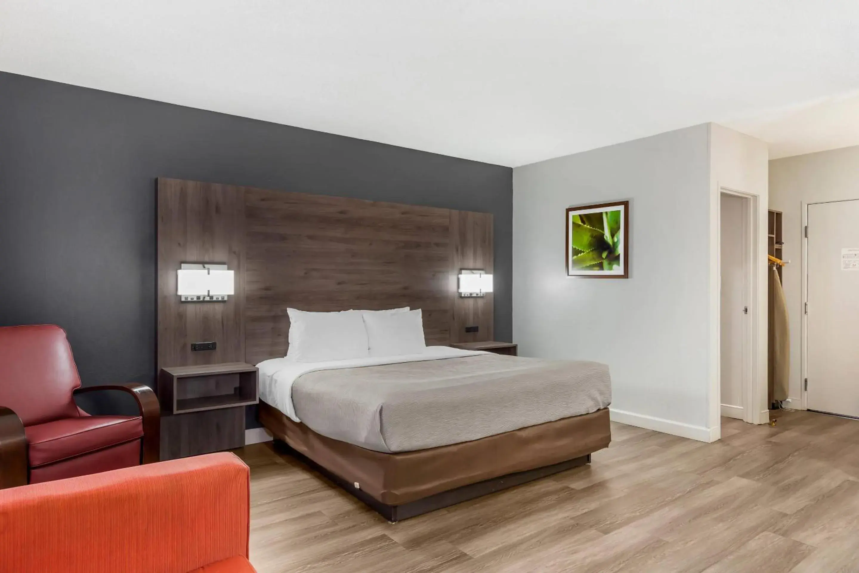 Bedroom, Bed in Quality Inn & Suites Raleigh Durham Airport Bedroom, Bed in Quality Inn & Suites Raleigh Durham Airport