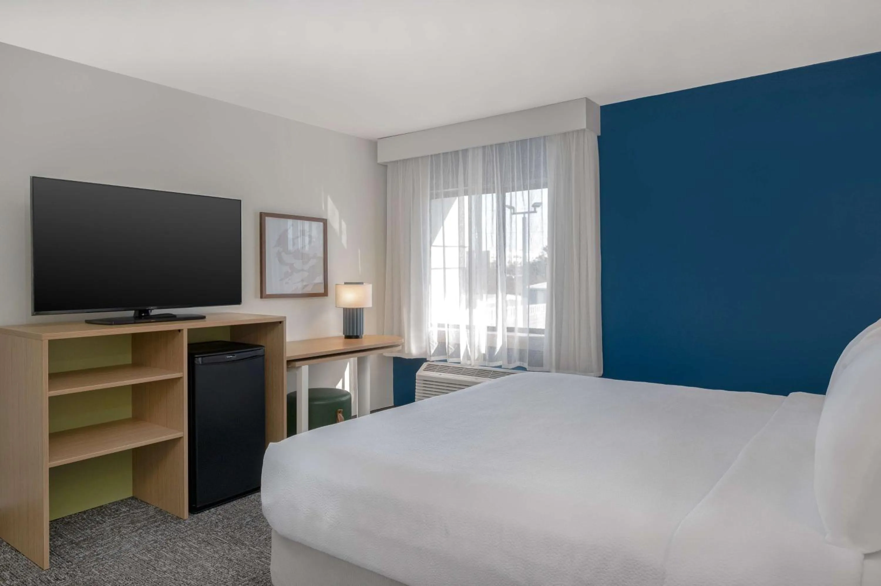 Bed in La Quinta by Wyndham Savannah Southside