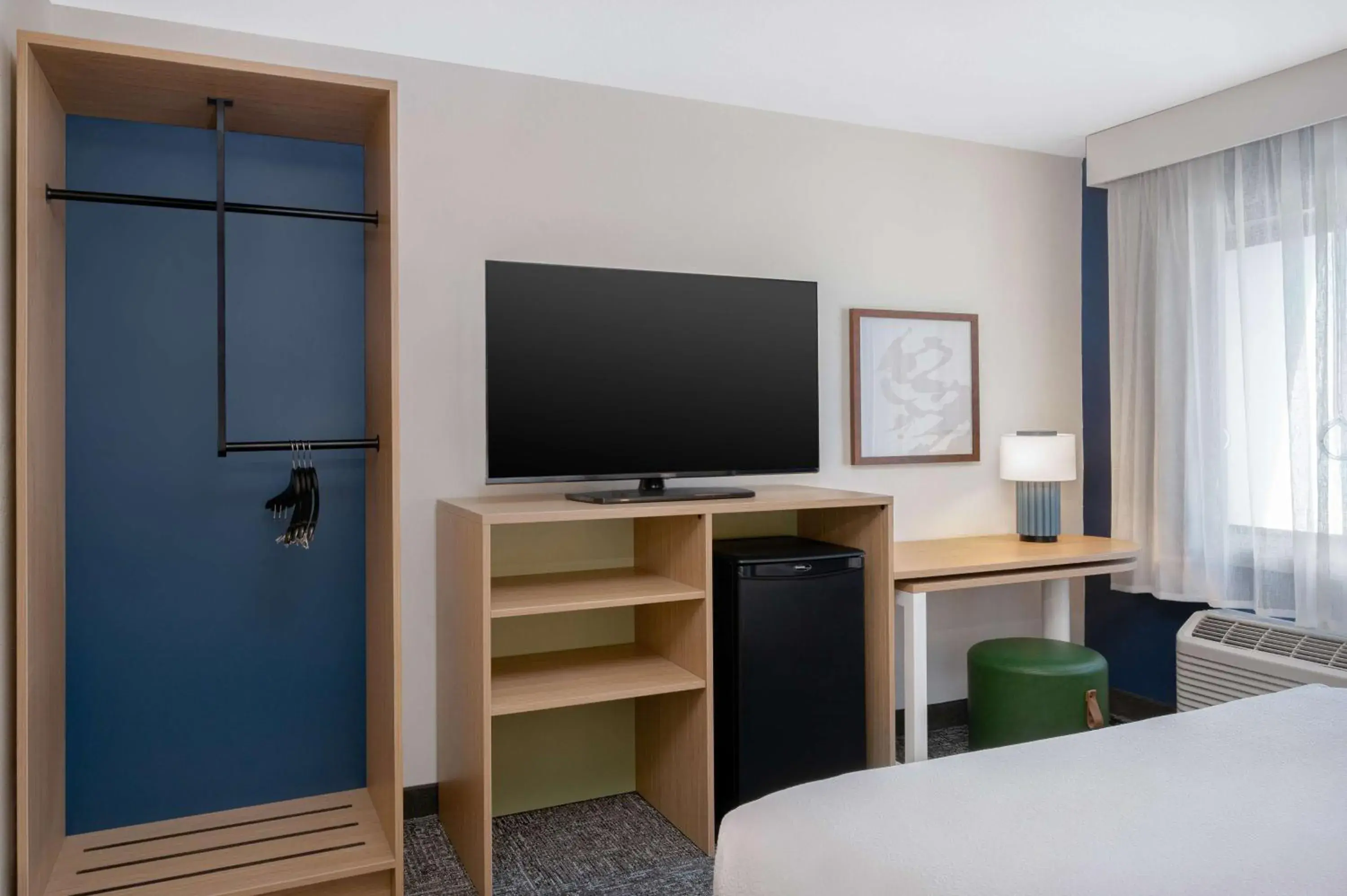 Bed in La Quinta by Wyndham Savannah Southside Bed in La Quinta by Wyndham Savannah Southside