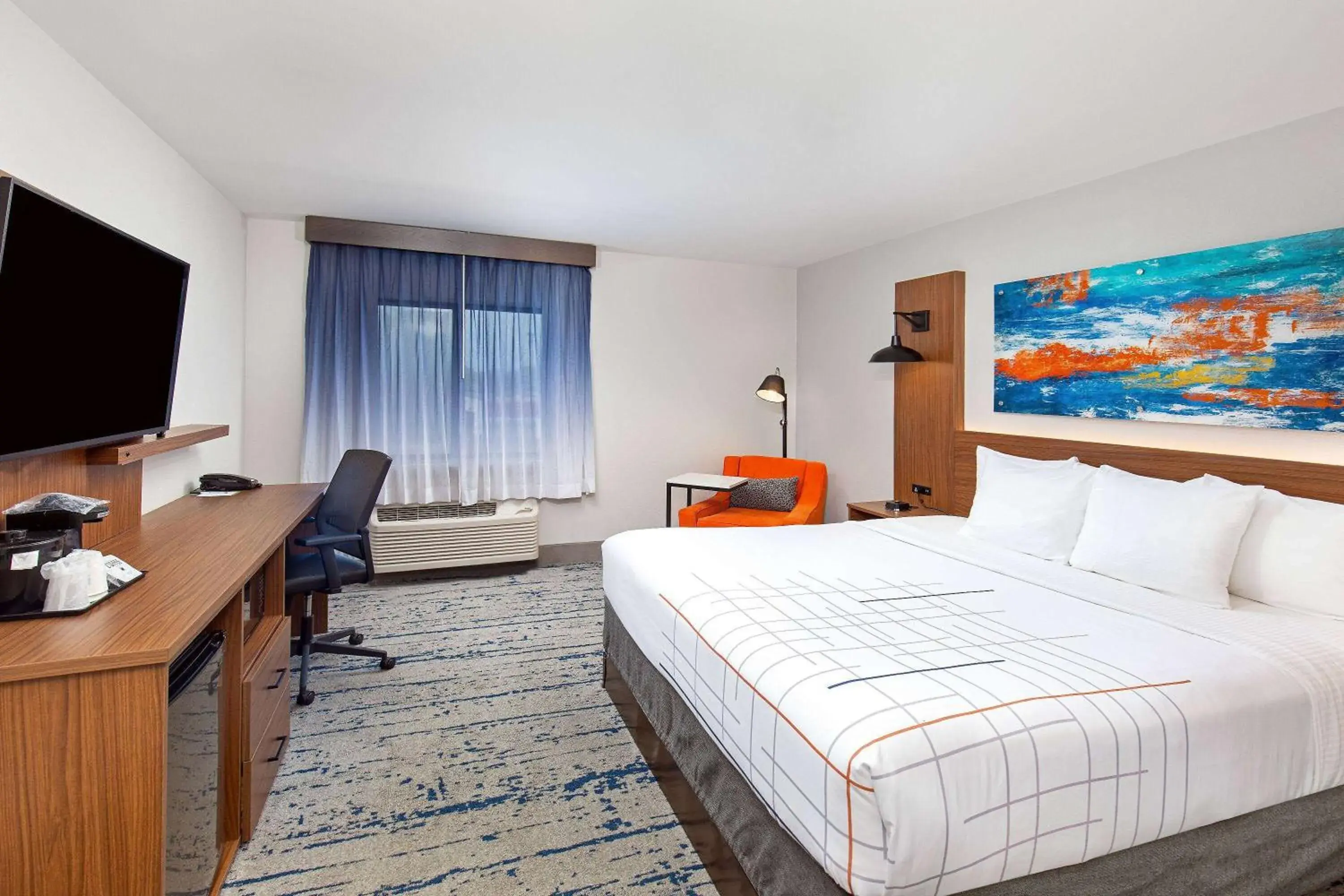 Bed in La Quinta by Wyndham Nashville Airport Bed in La Quinta by Wyndham Nashville Airport