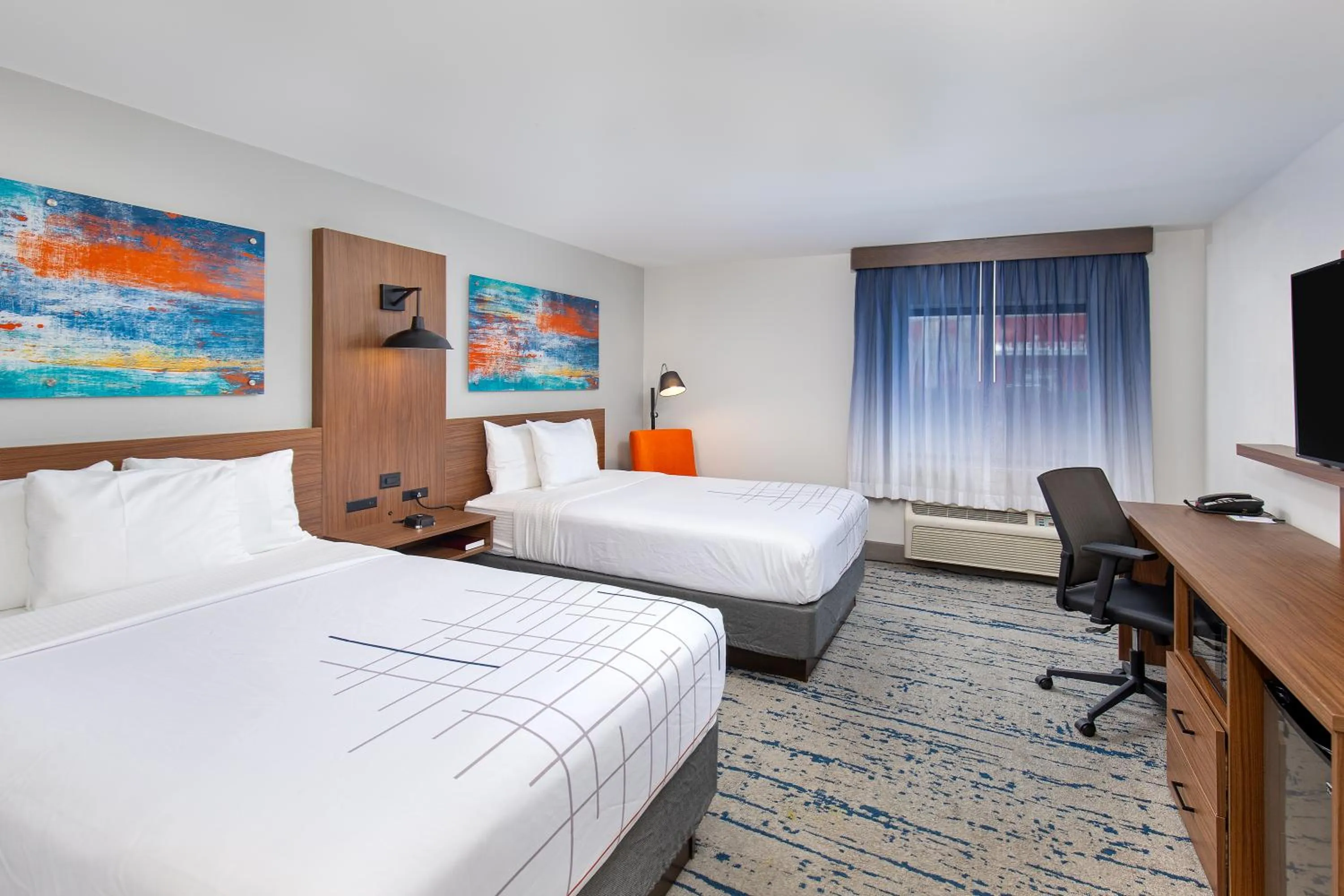 Bed in La Quinta by Wyndham Nashville Airport