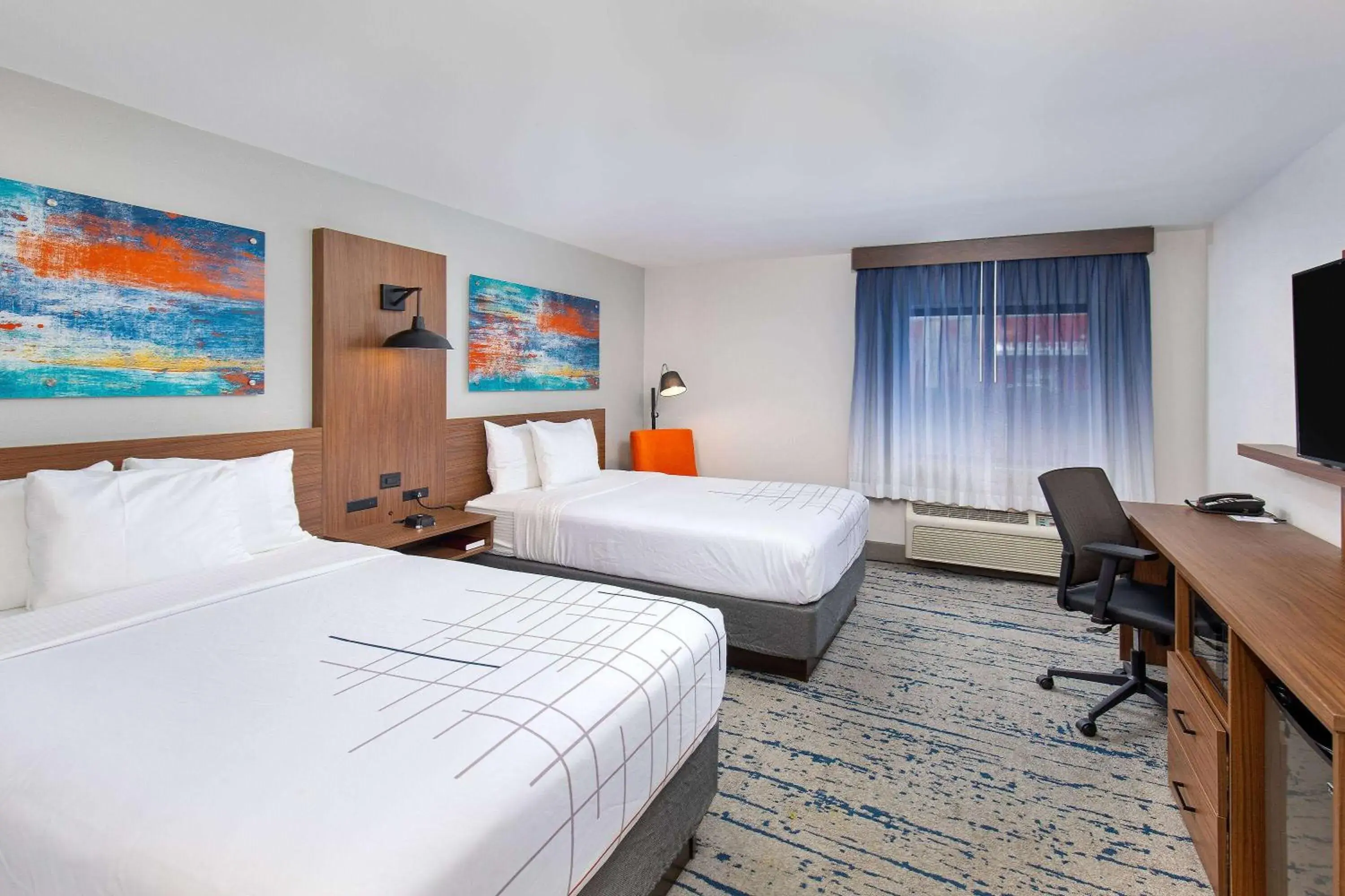 Bed in La Quinta by Wyndham Nashville Airport Bed in La Quinta by Wyndham Nashville Airport