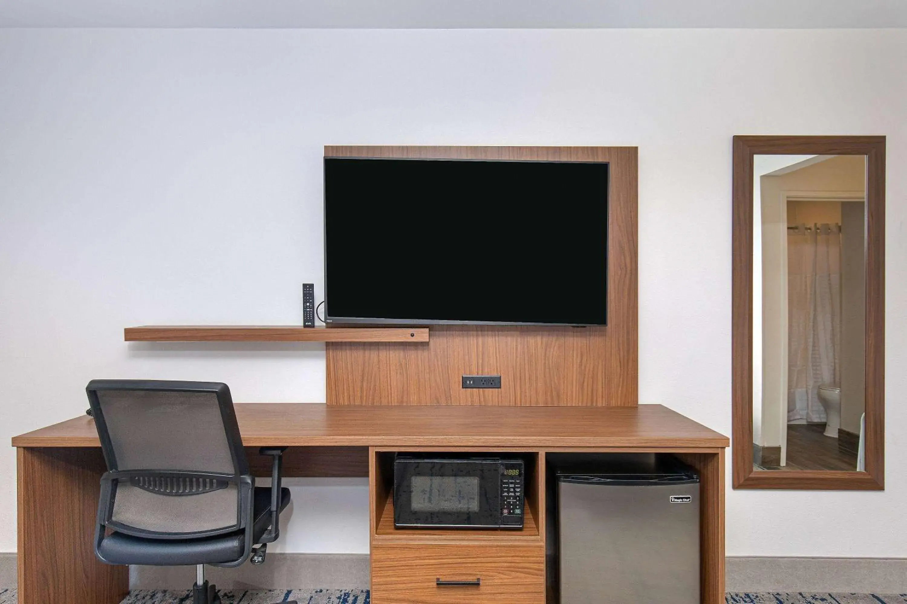 Bed in La Quinta by Wyndham Nashville Airport Bed in La Quinta by Wyndham Nashville Airport