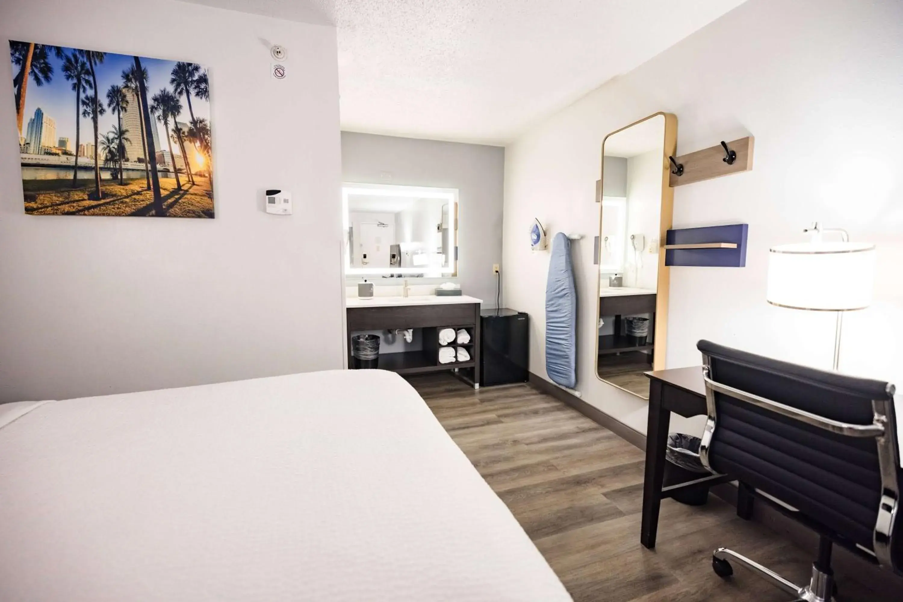 Photo of the whole room, Bed in La Quinta Inn by Wyndham Tampa Near Busch Gardens Photo of the whole room, Bed in La Quinta Inn by Wyndham Tampa Near Busch Gardens