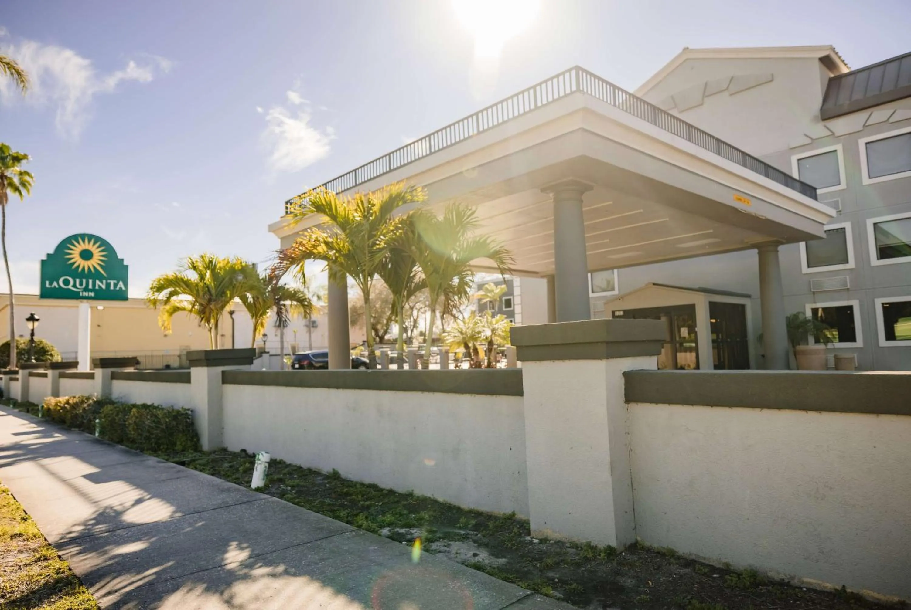 Property building in La Quinta Inn by Wyndham Tampa Near Busch Gardens