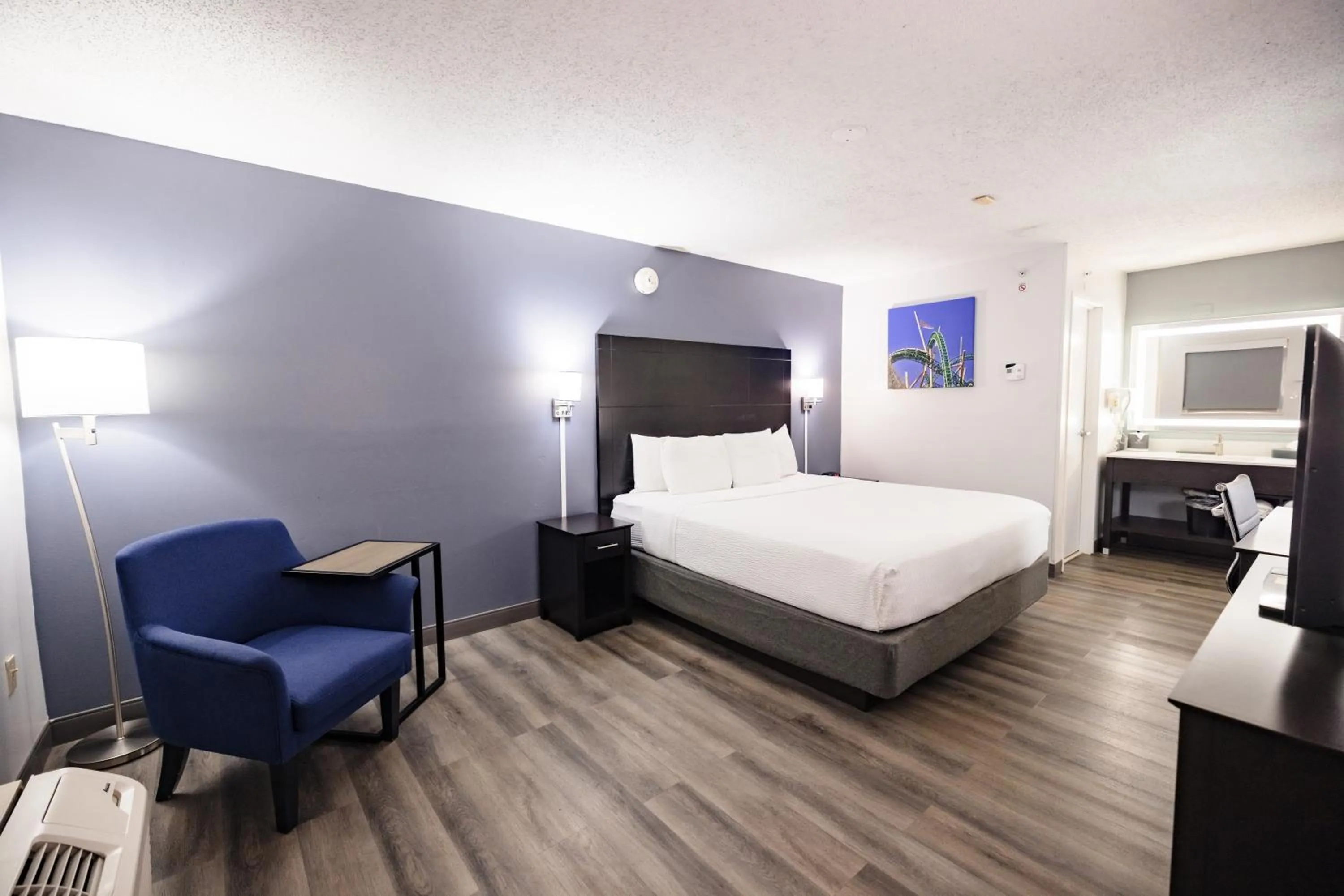 Bedroom, Bed in La Quinta Inn by Wyndham Tampa Near Busch Gardens