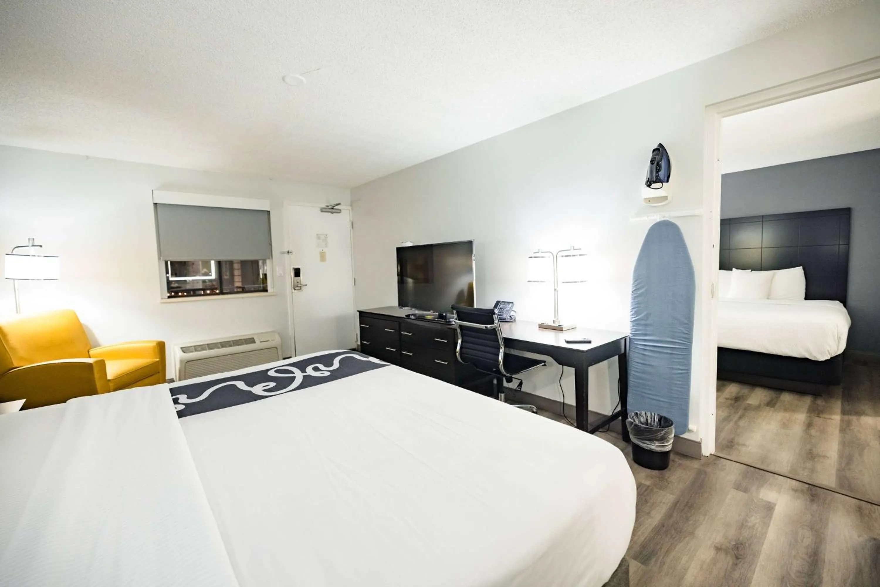 Photo of the whole room, Bed in La Quinta Inn by Wyndham Tampa Near Busch Gardens