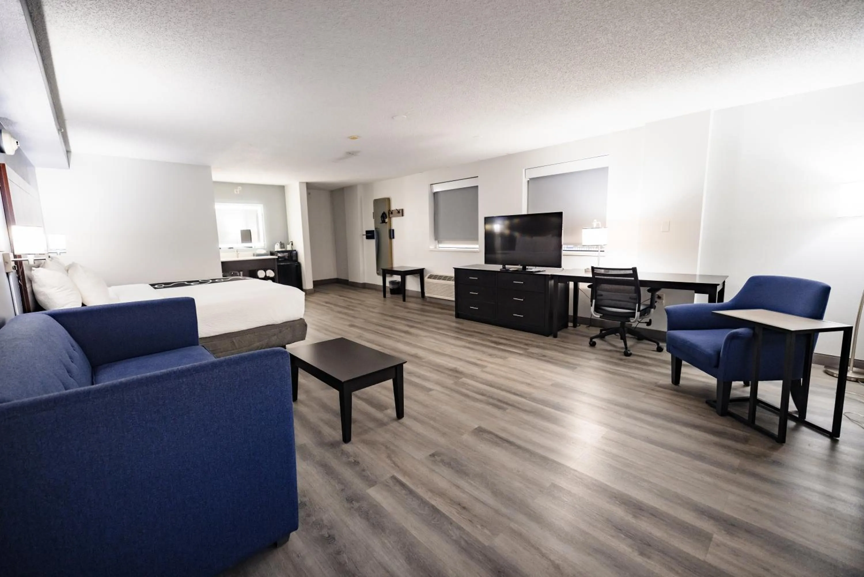 Photo of the whole room in La Quinta Inn by Wyndham Tampa Near Busch Gardens