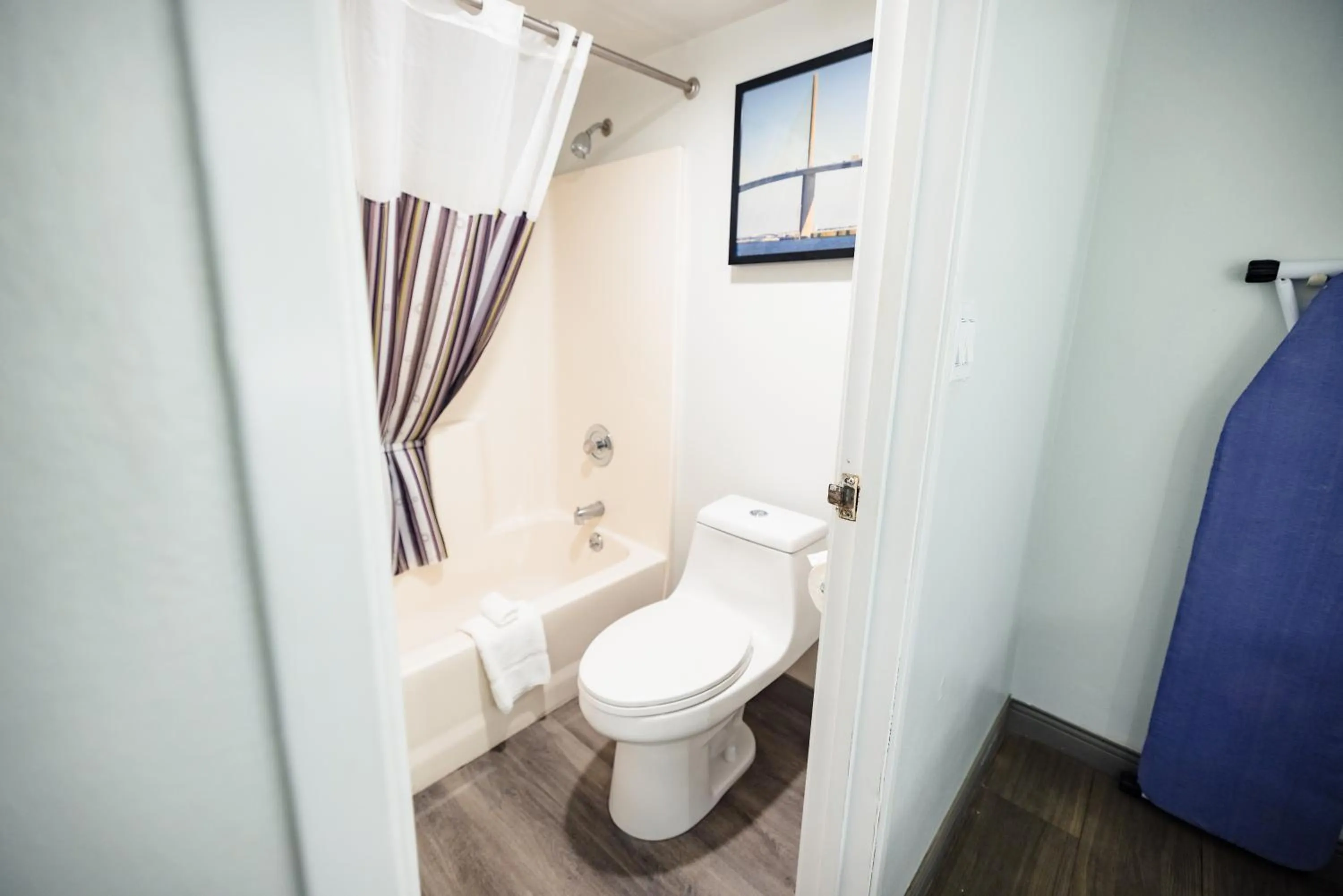 Bathroom in La Quinta Inn by Wyndham Tampa Near Busch Gardens