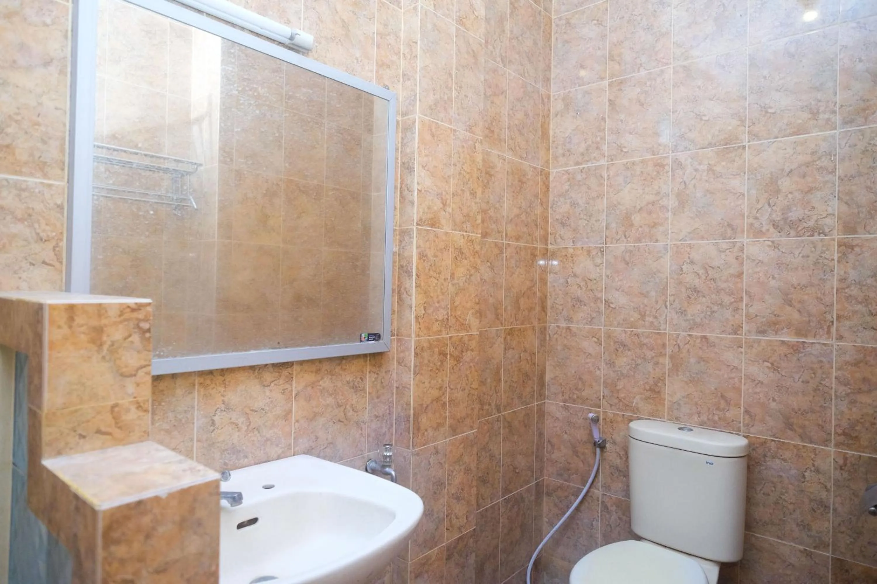 Bathroom in Urbanview Hotel Pondok Anggun Yogyakarta by RedDoorz