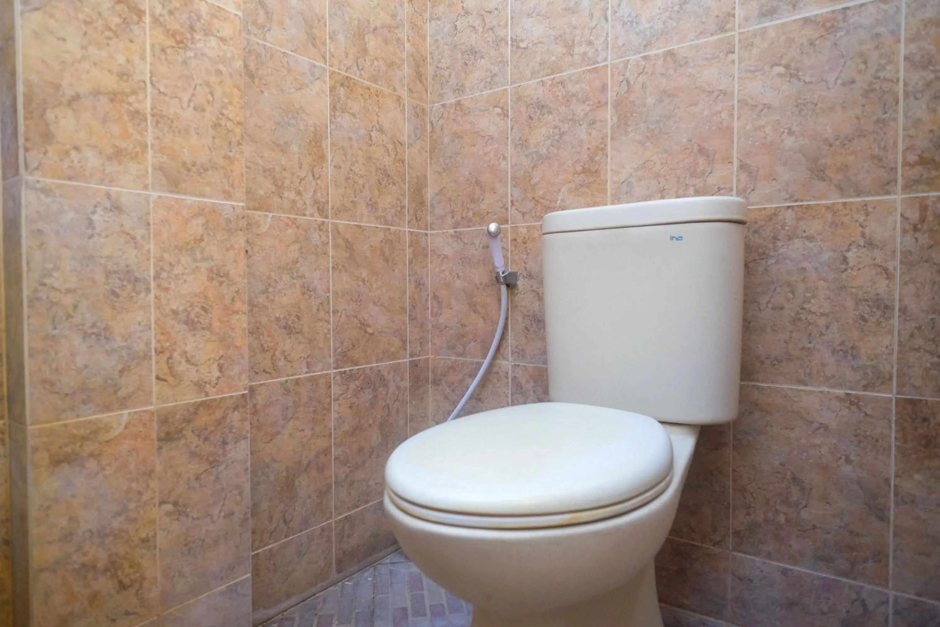 Bathroom in Urbanview Hotel Pondok Anggun Yogyakarta by RedDoorz