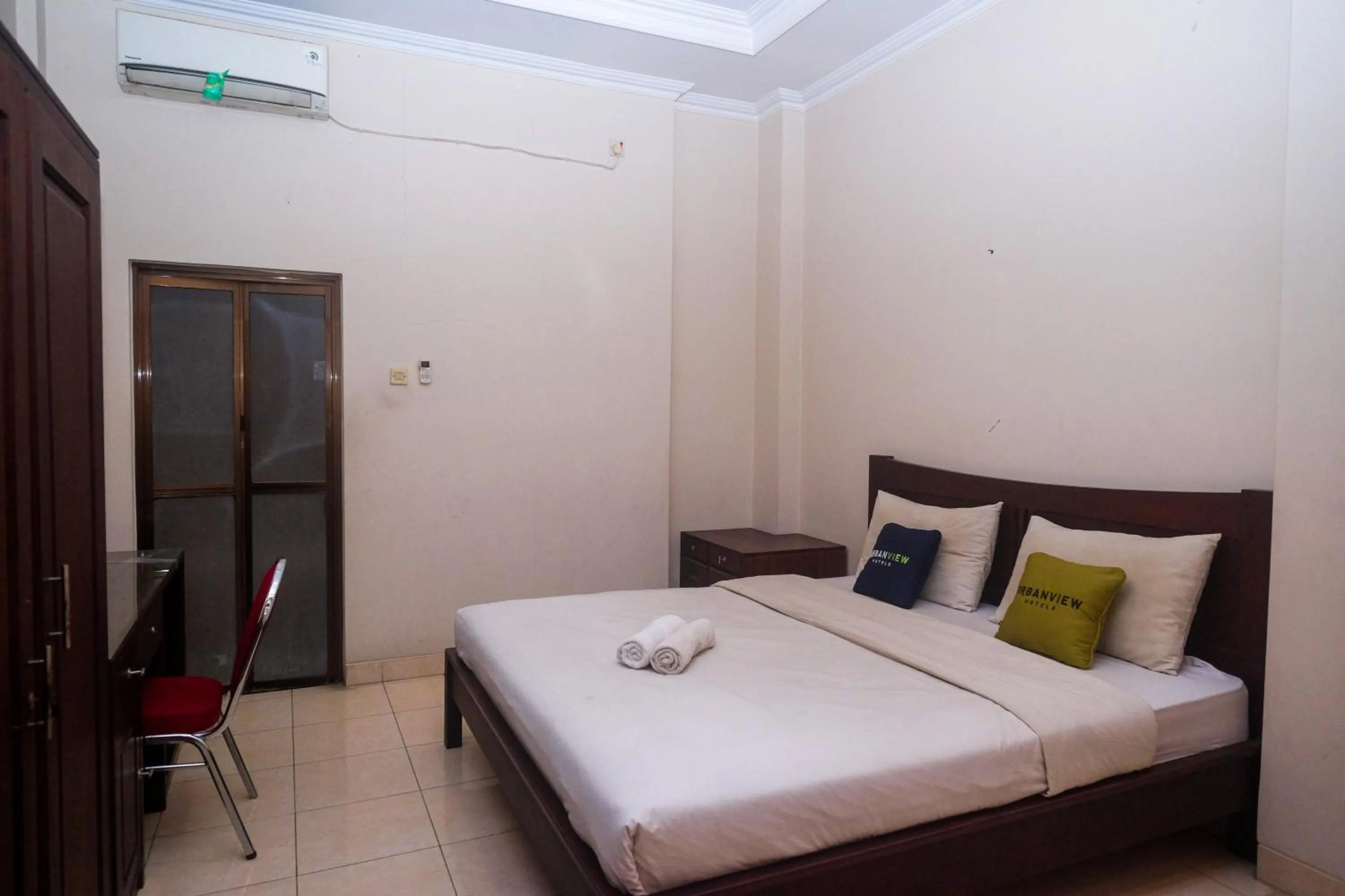 Bedroom, Bed in Urbanview Hotel Pondok Anggun Yogyakarta by RedDoorz