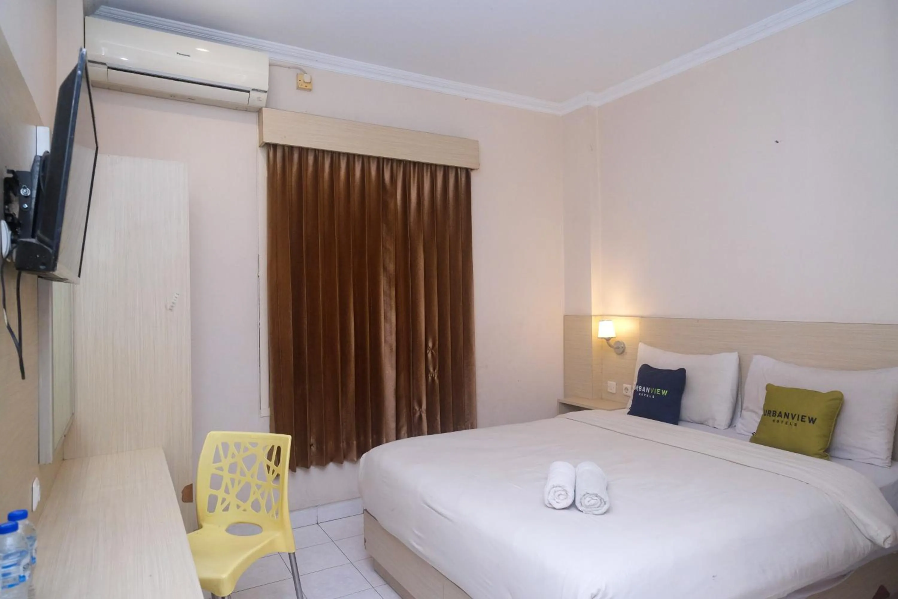 Bedroom, Bed in Urbanview Hotel Pondok Anggun Yogyakarta by RedDoorz