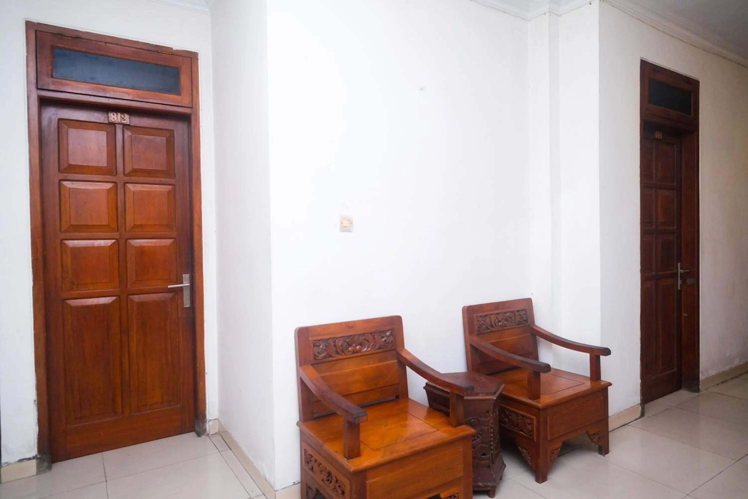 Seating area in Urbanview Hotel Pondok Anggun Yogyakarta by RedDoorz