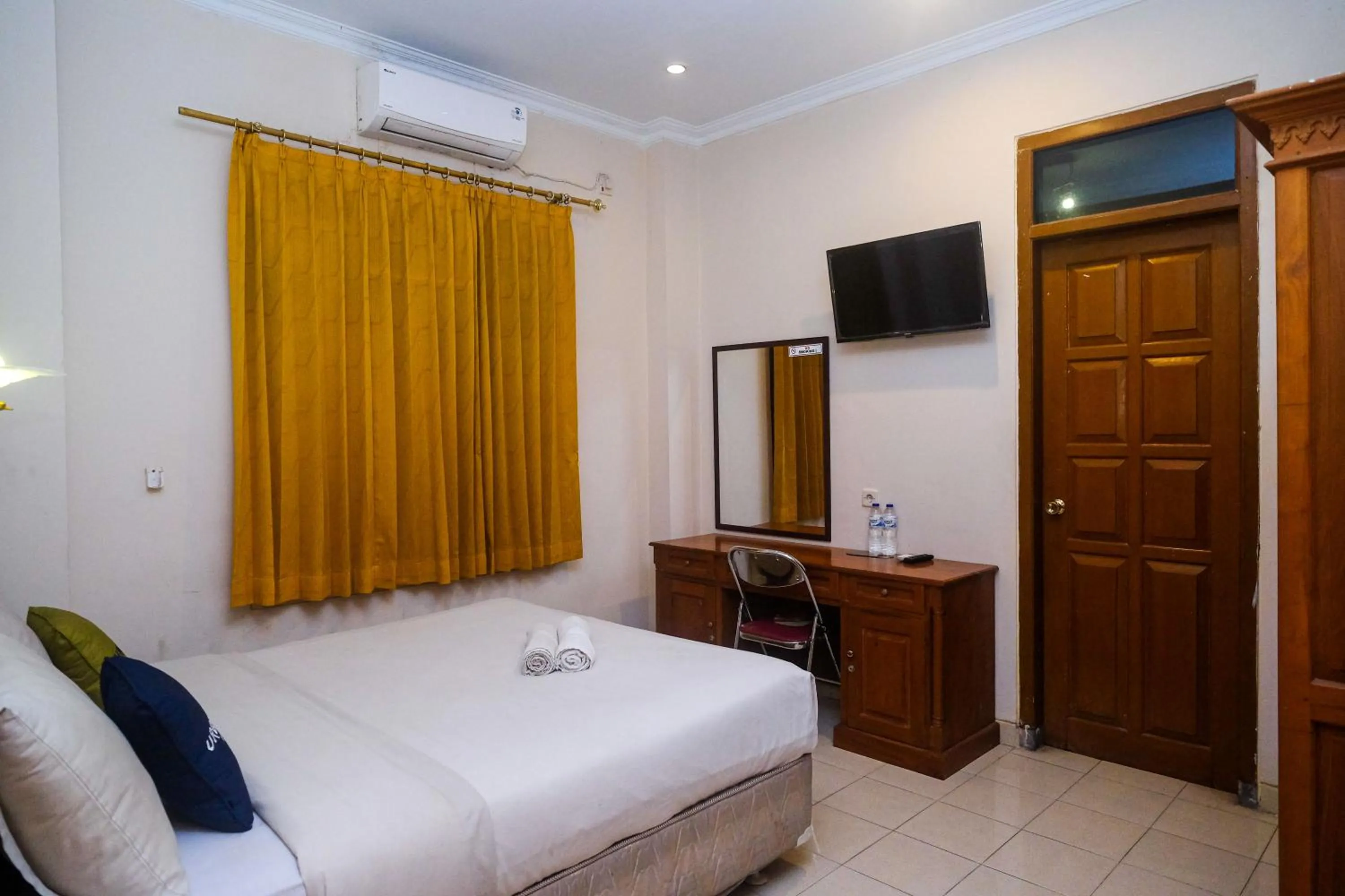 TV and multimedia, Bed in Urbanview Hotel Pondok Anggun Yogyakarta by RedDoorz