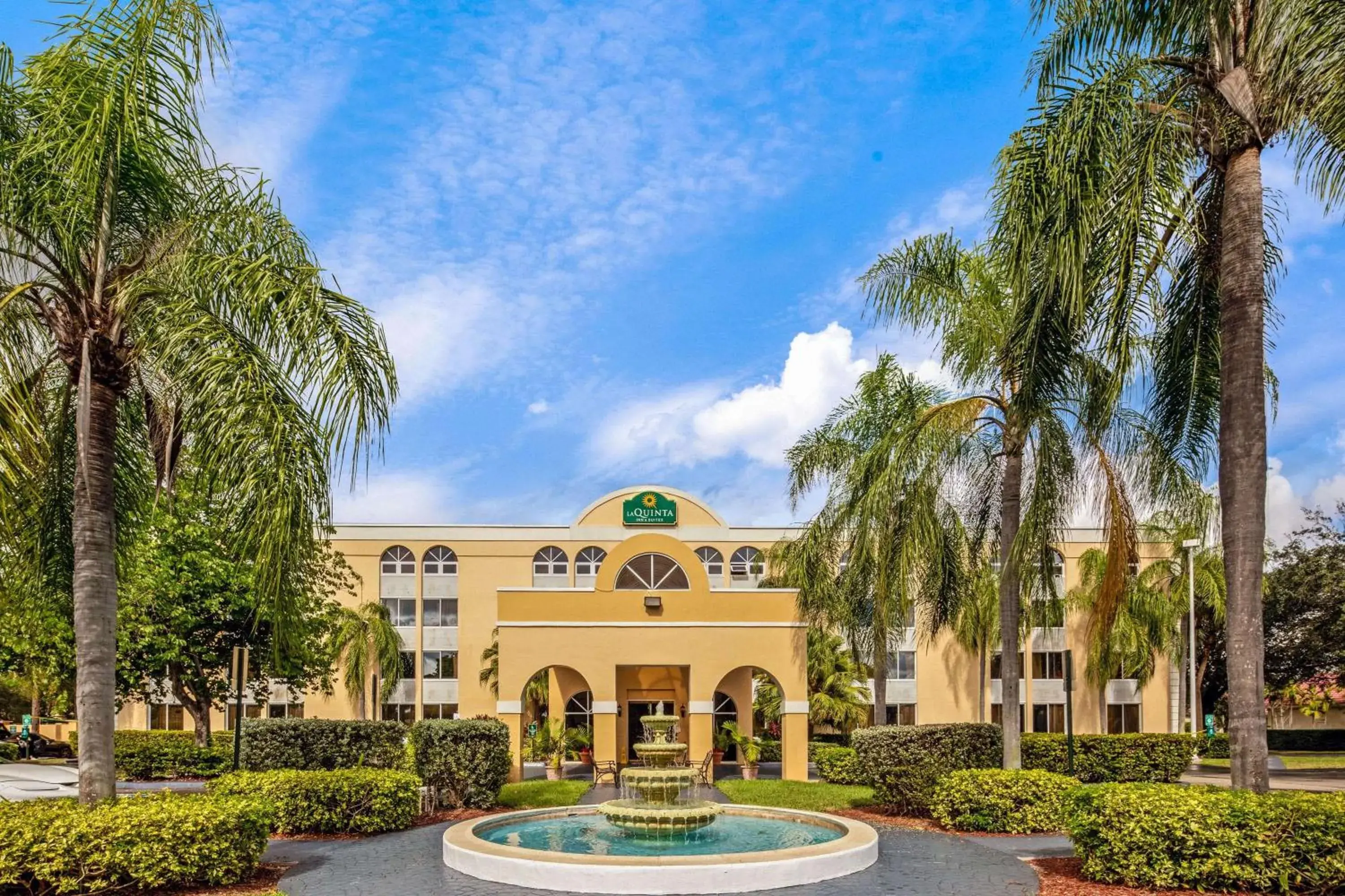 Property building in La Quinta by Wyndham Miami Lakes Property building in La Quinta by Wyndham Miami Lakes