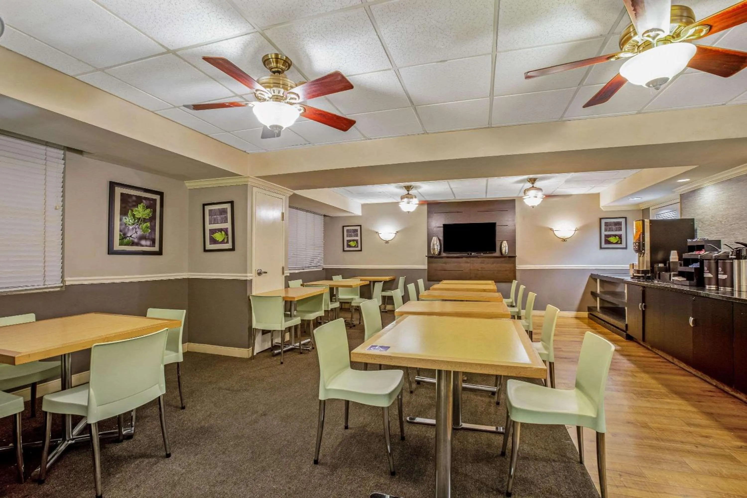 Restaurant/places to eat in La Quinta by Wyndham Miami Lakes