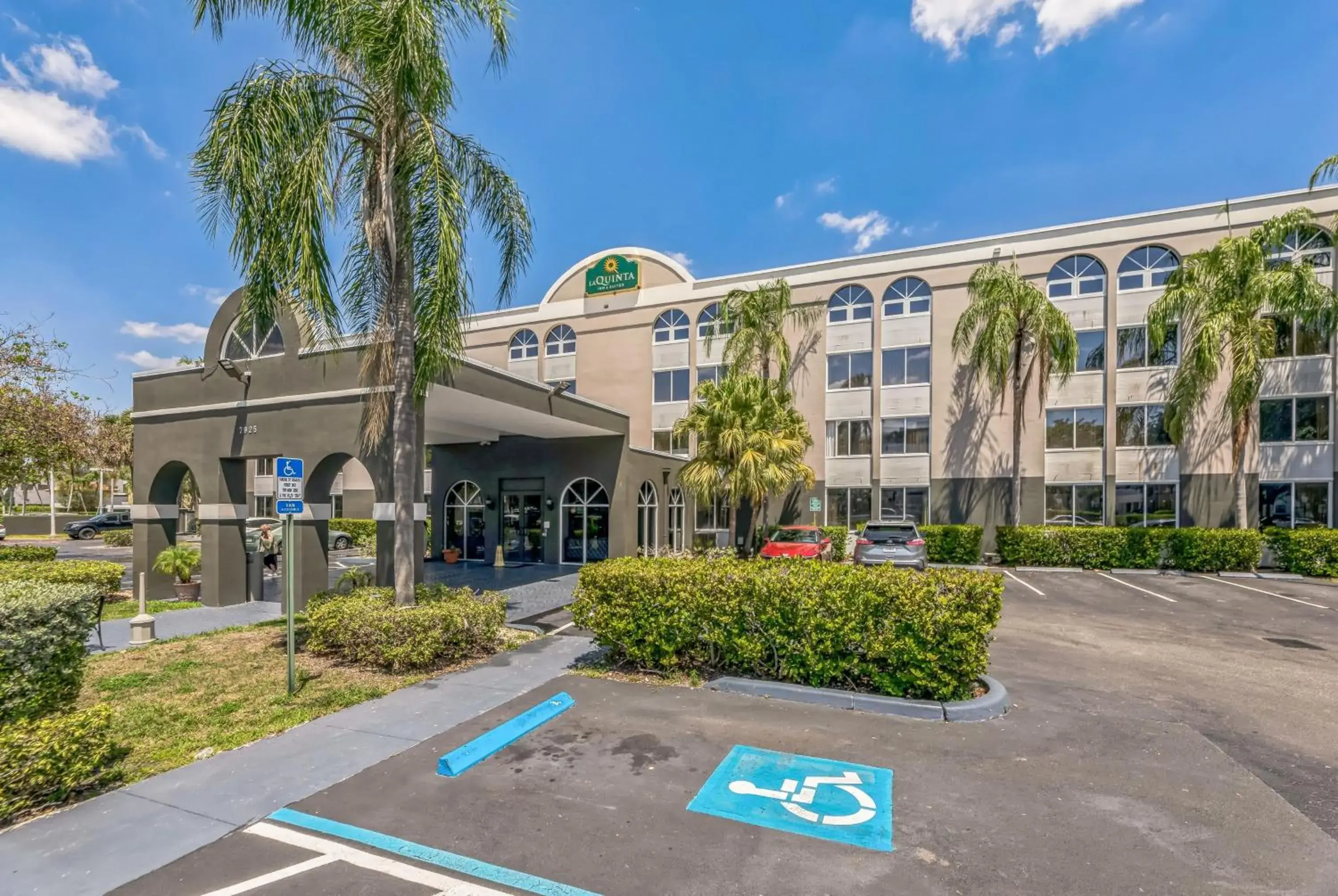 Property building in La Quinta by Wyndham Miami Lakes Property building in La Quinta by Wyndham Miami Lakes