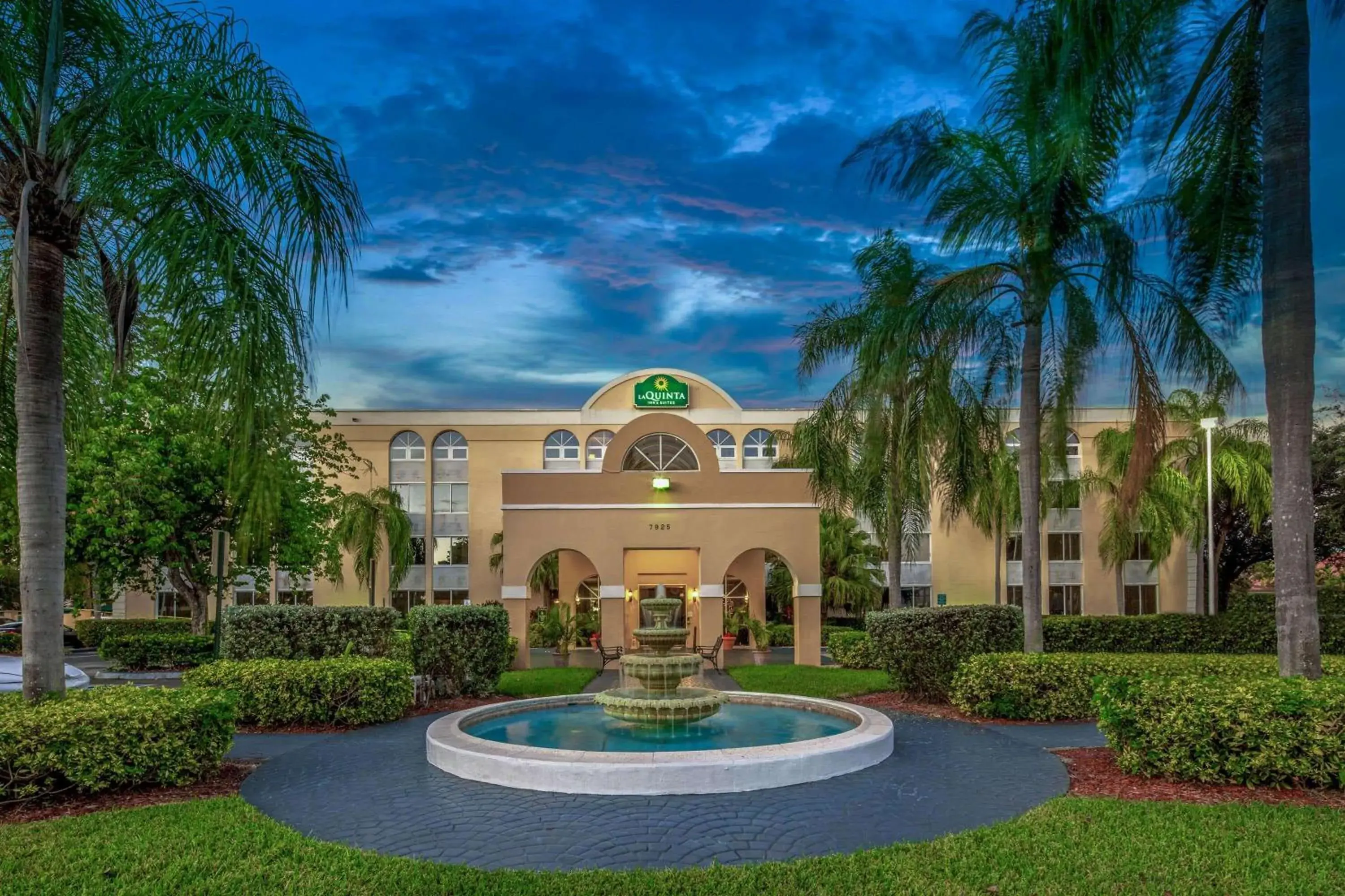 Property building in La Quinta by Wyndham Miami Lakes Property building in La Quinta by Wyndham Miami Lakes