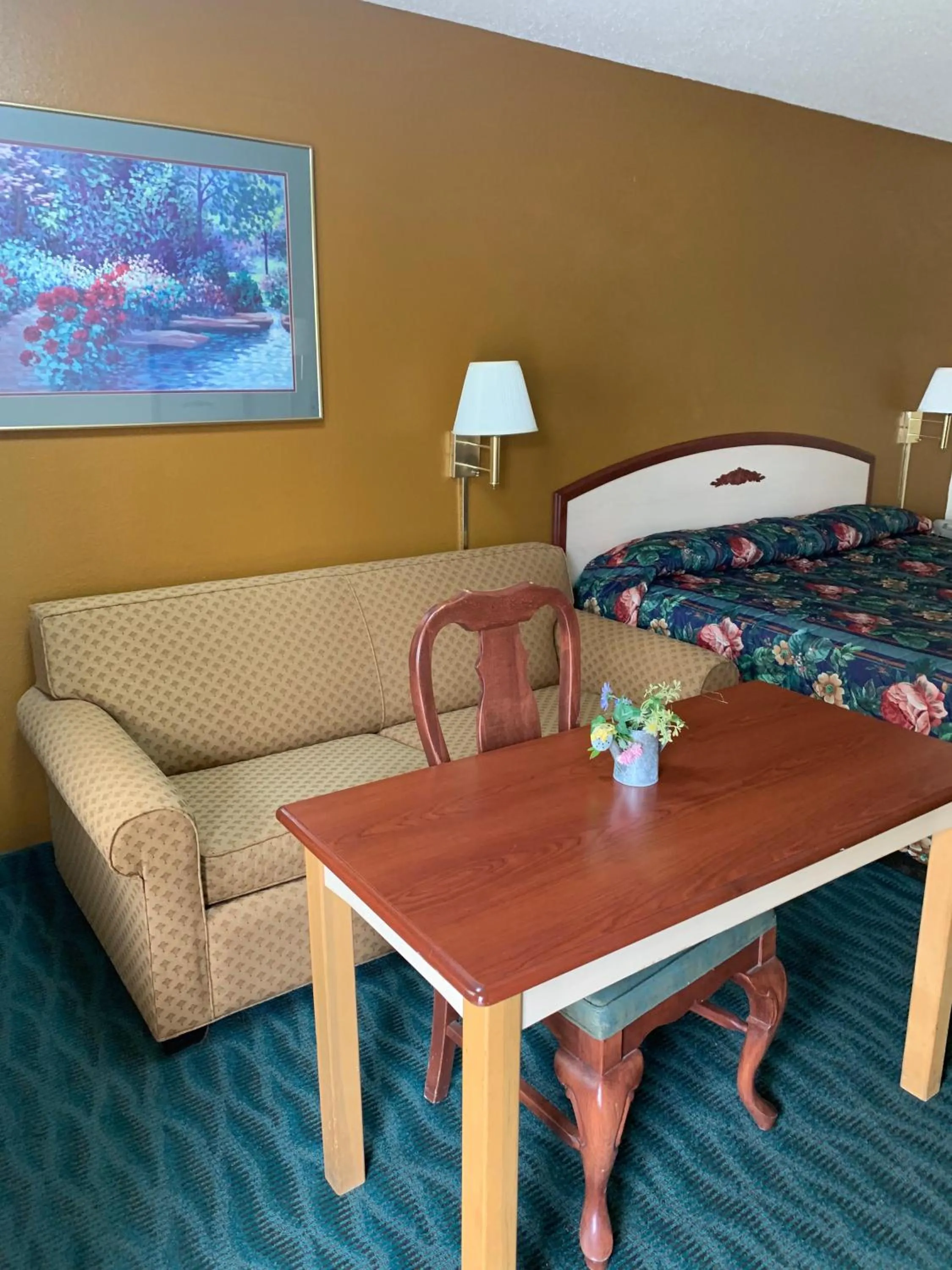 Bed in Budget Inn & Suites - Talladega