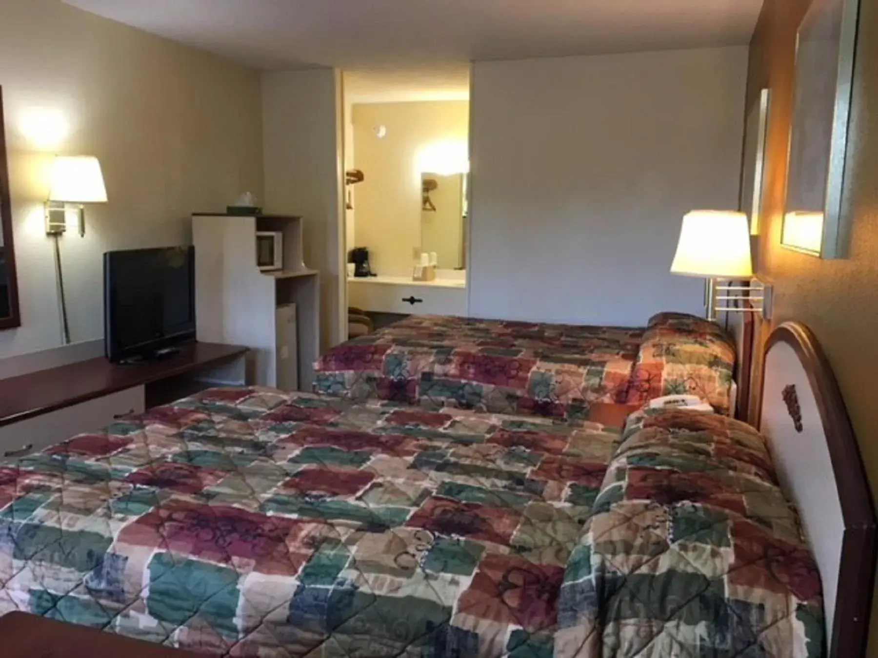 Bed in Budget Inn & Suites - Talladega