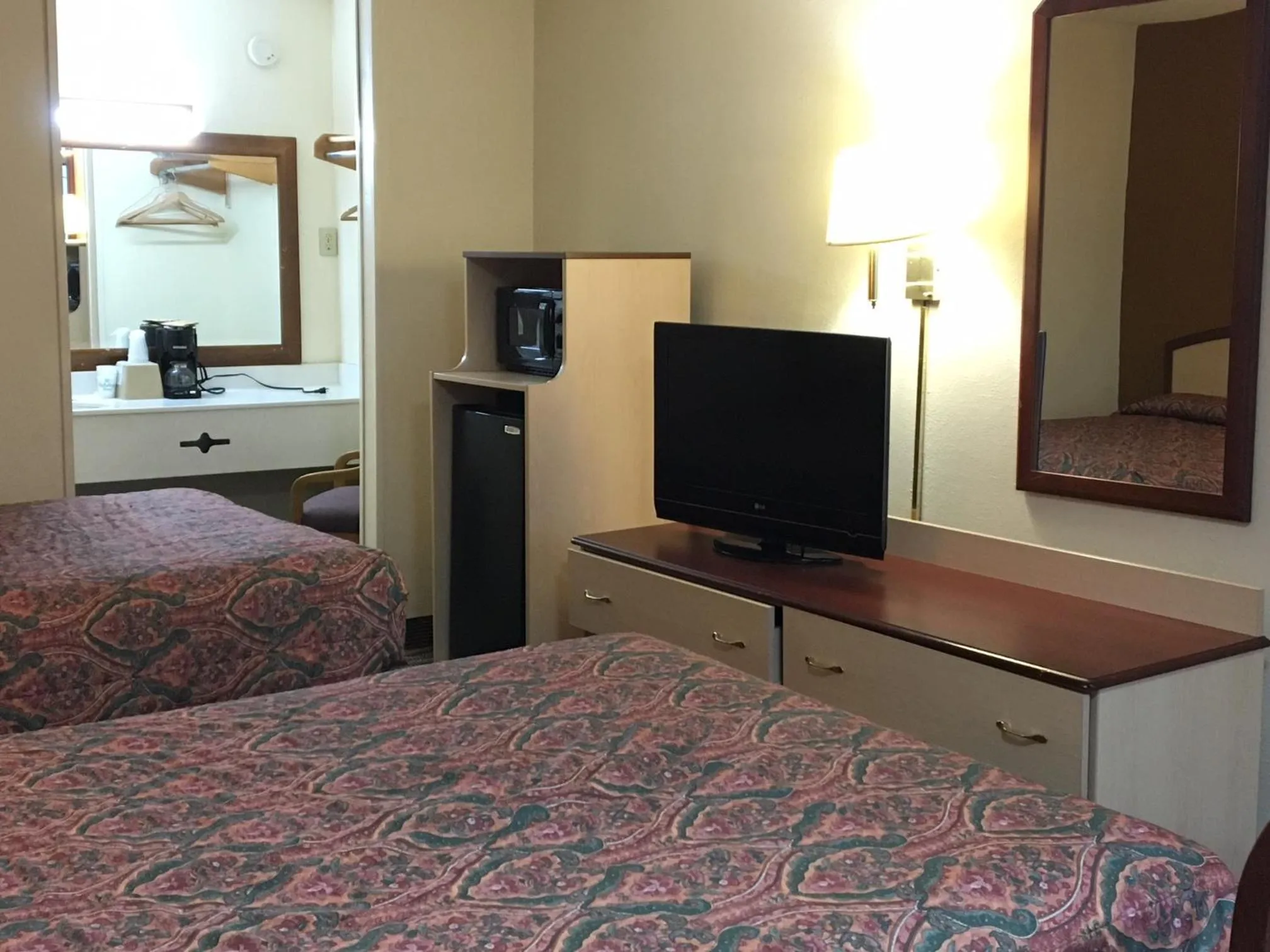 Bed in Budget Inn & Suites - Talladega