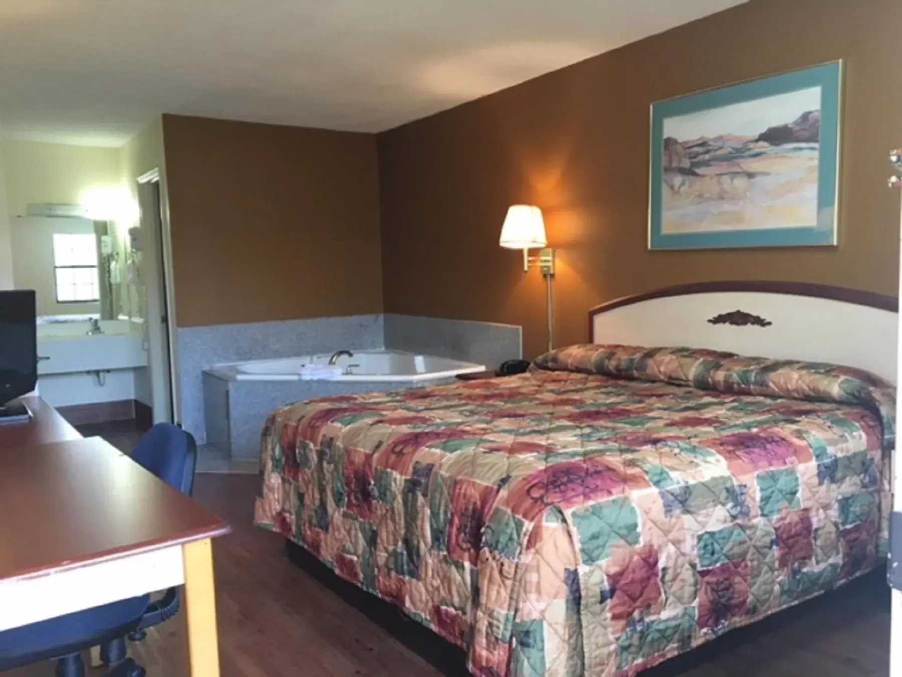 Bed in Budget Inn & Suites - Talladega